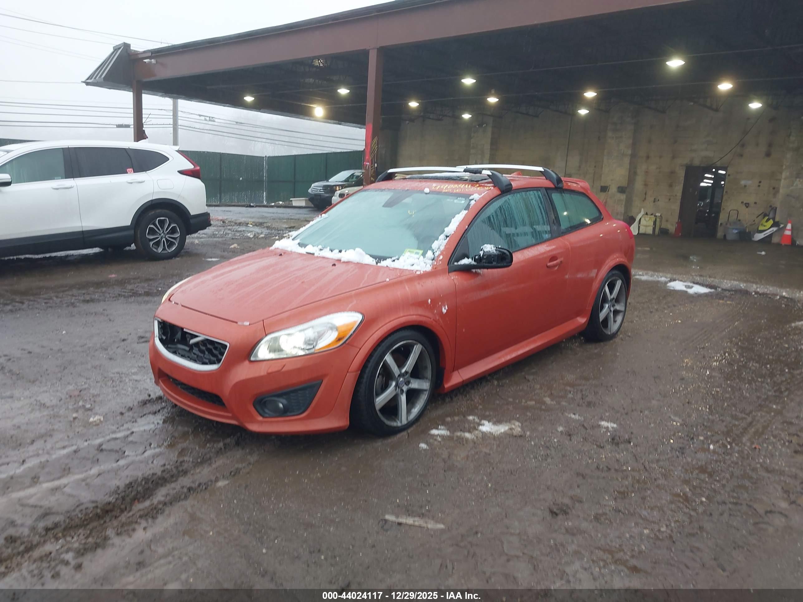 VOLVO C30 image 2