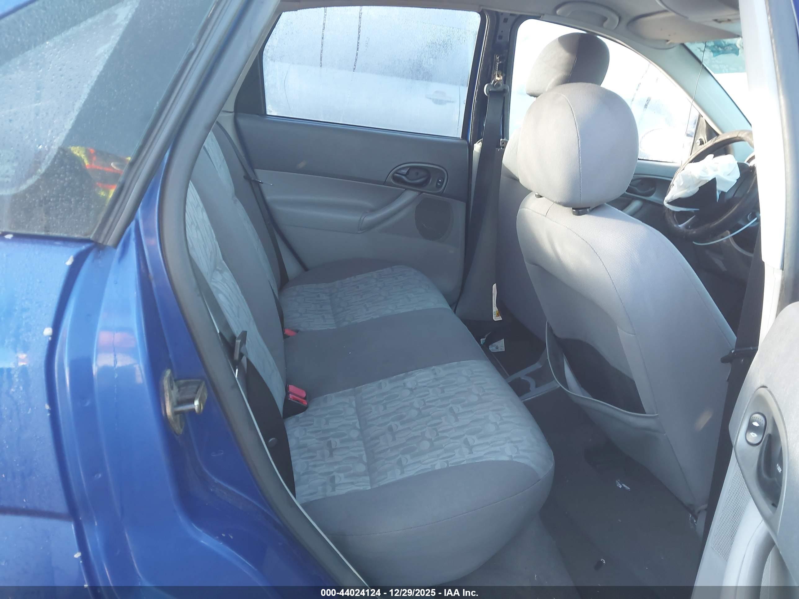 FORD FOCUS image 8