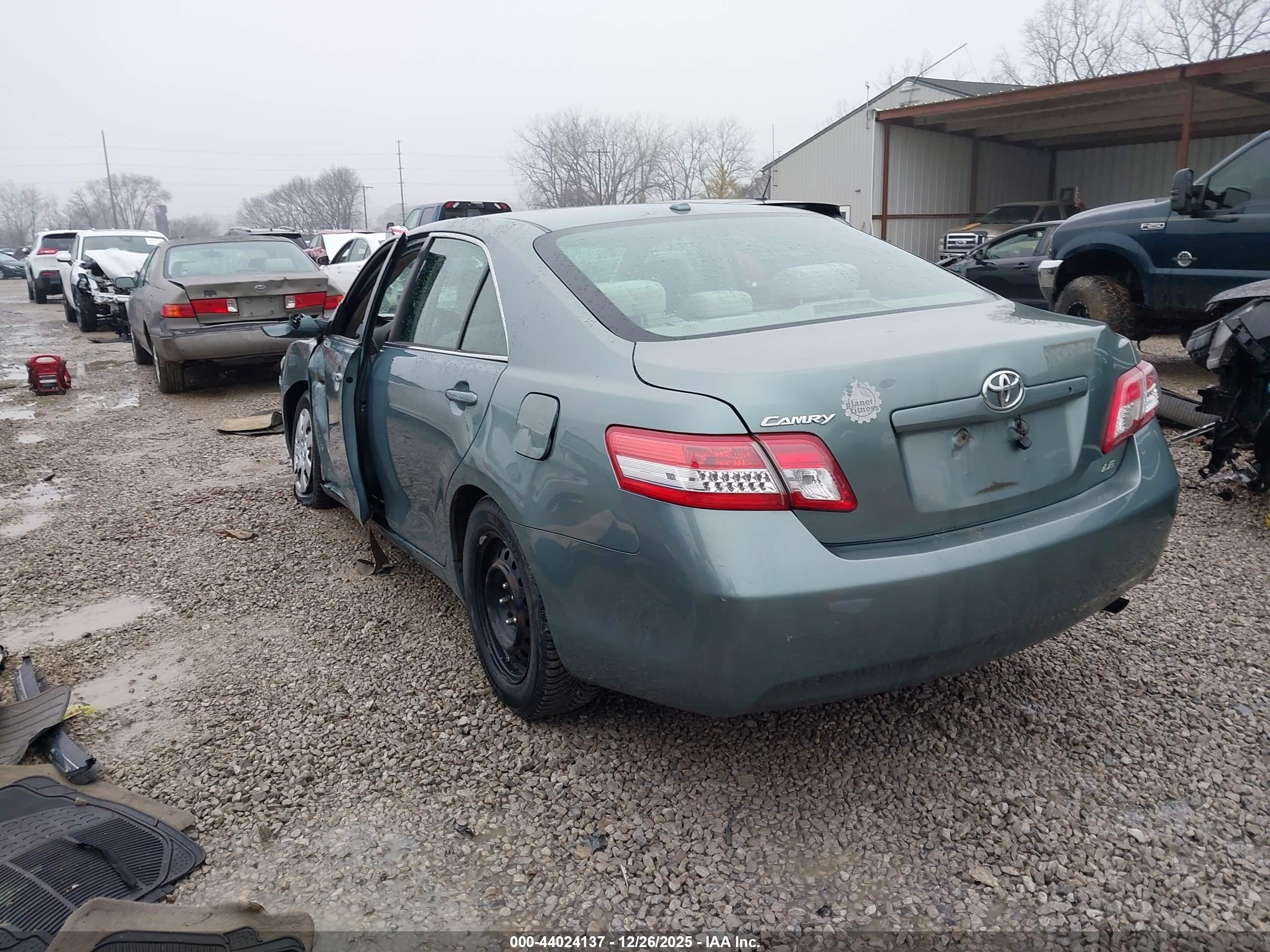 TOYOTA CAMRY image 3