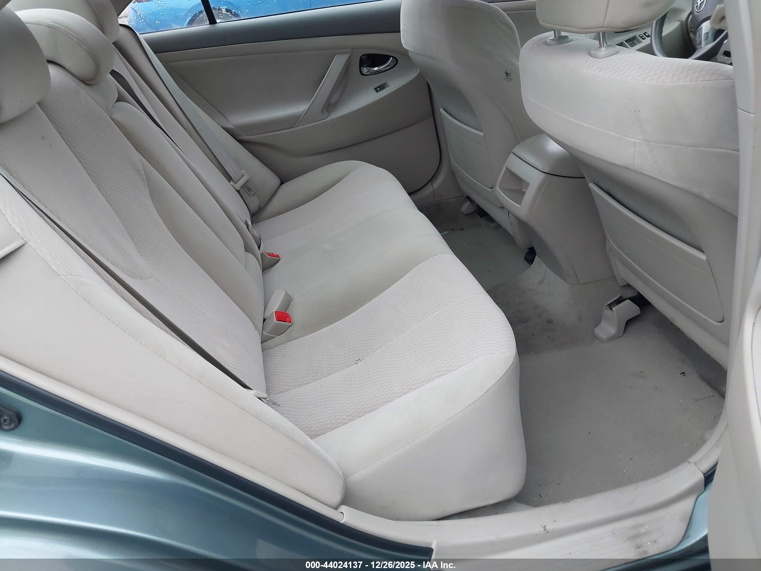 TOYOTA CAMRY image 8