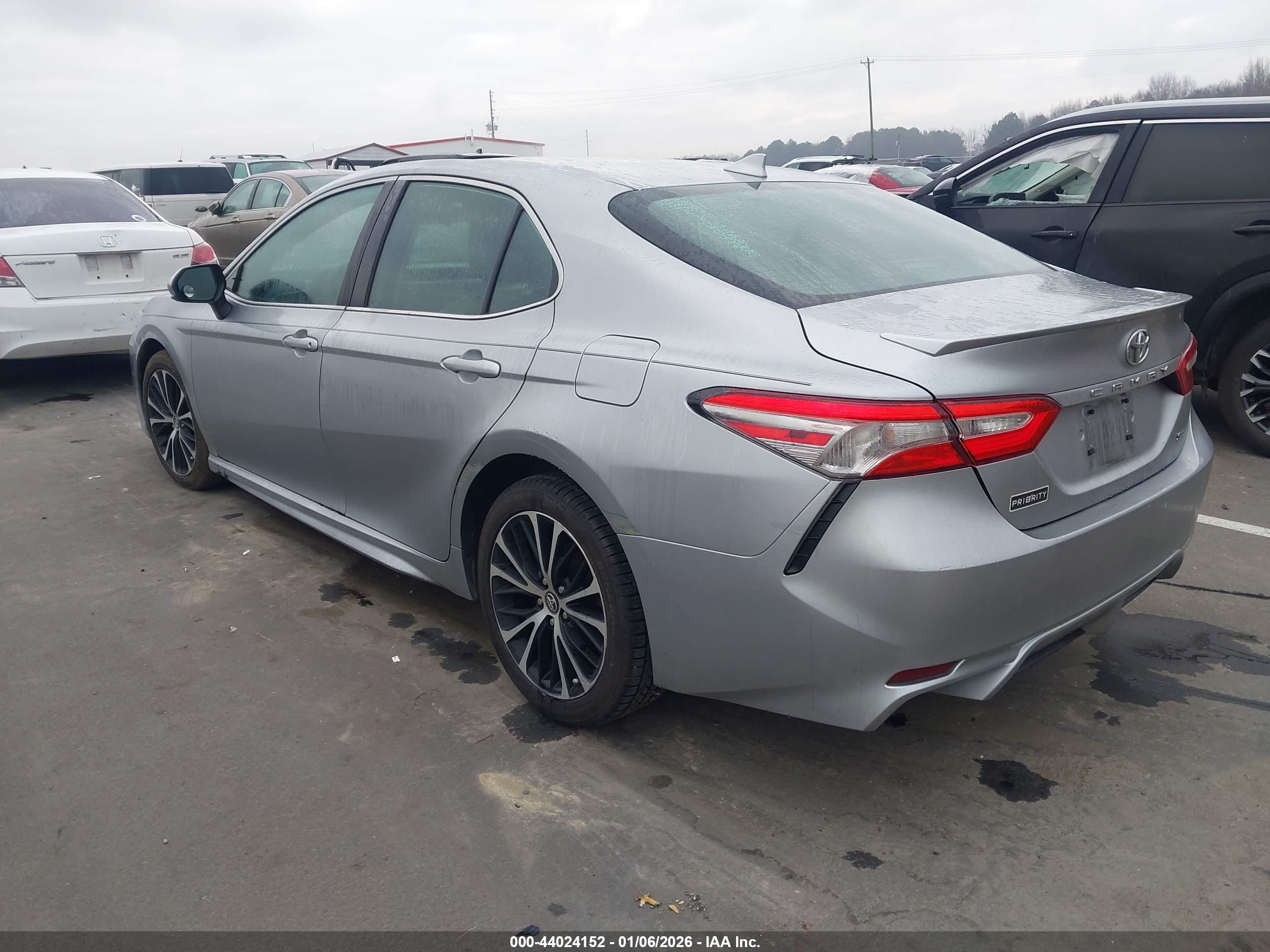 TOYOTA CAMRY image 3