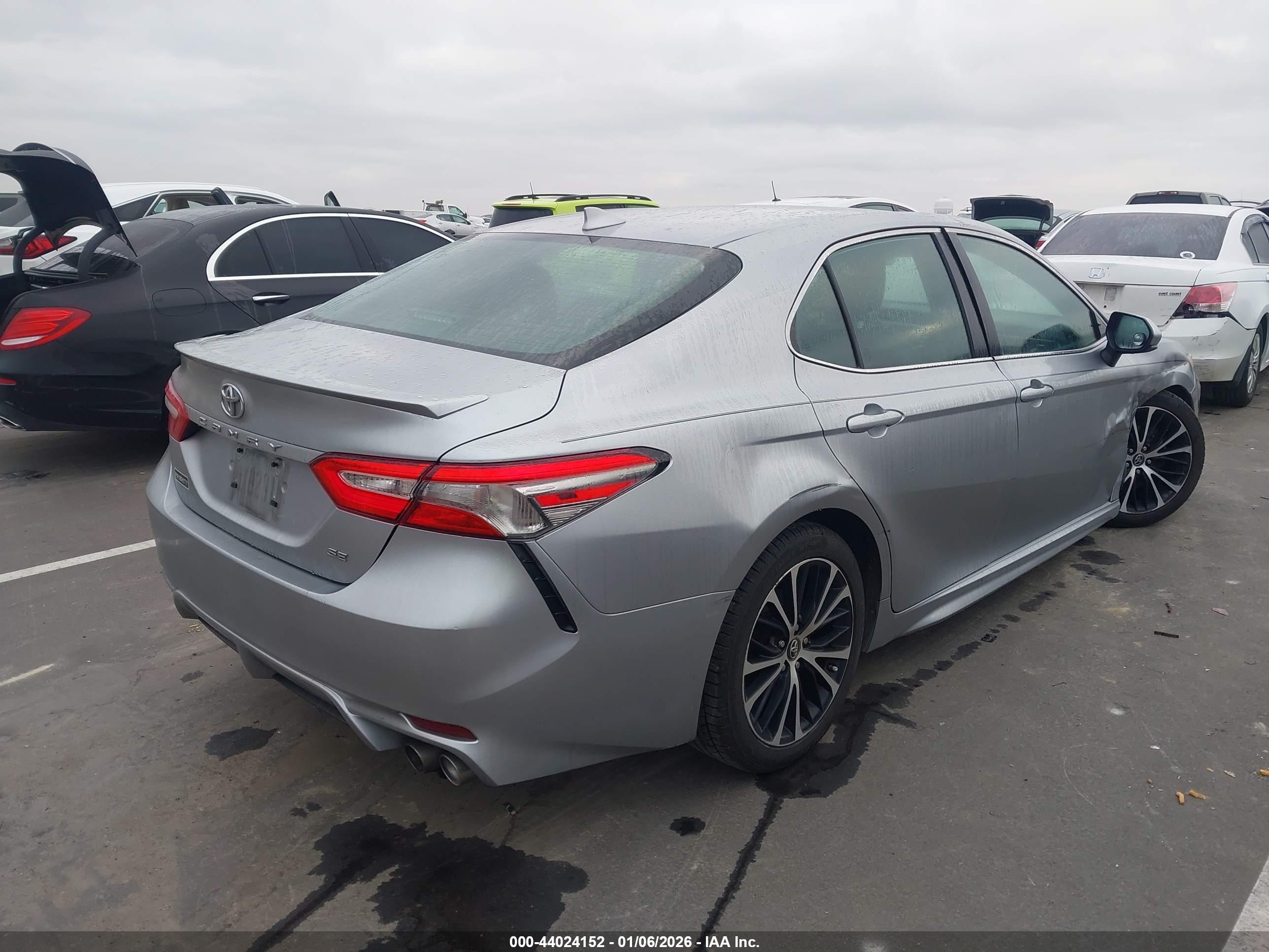 TOYOTA CAMRY image 4