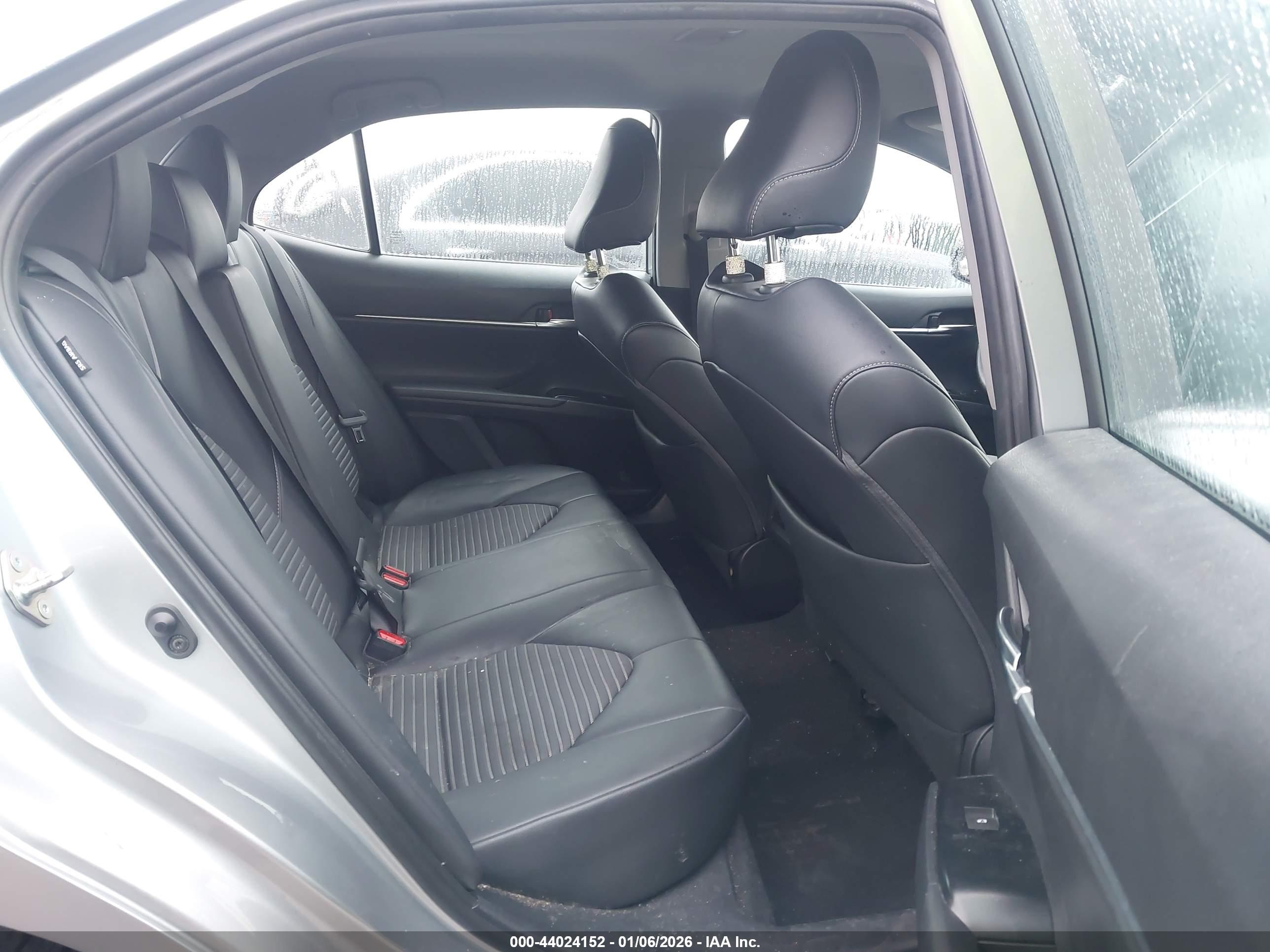 TOYOTA CAMRY image 8