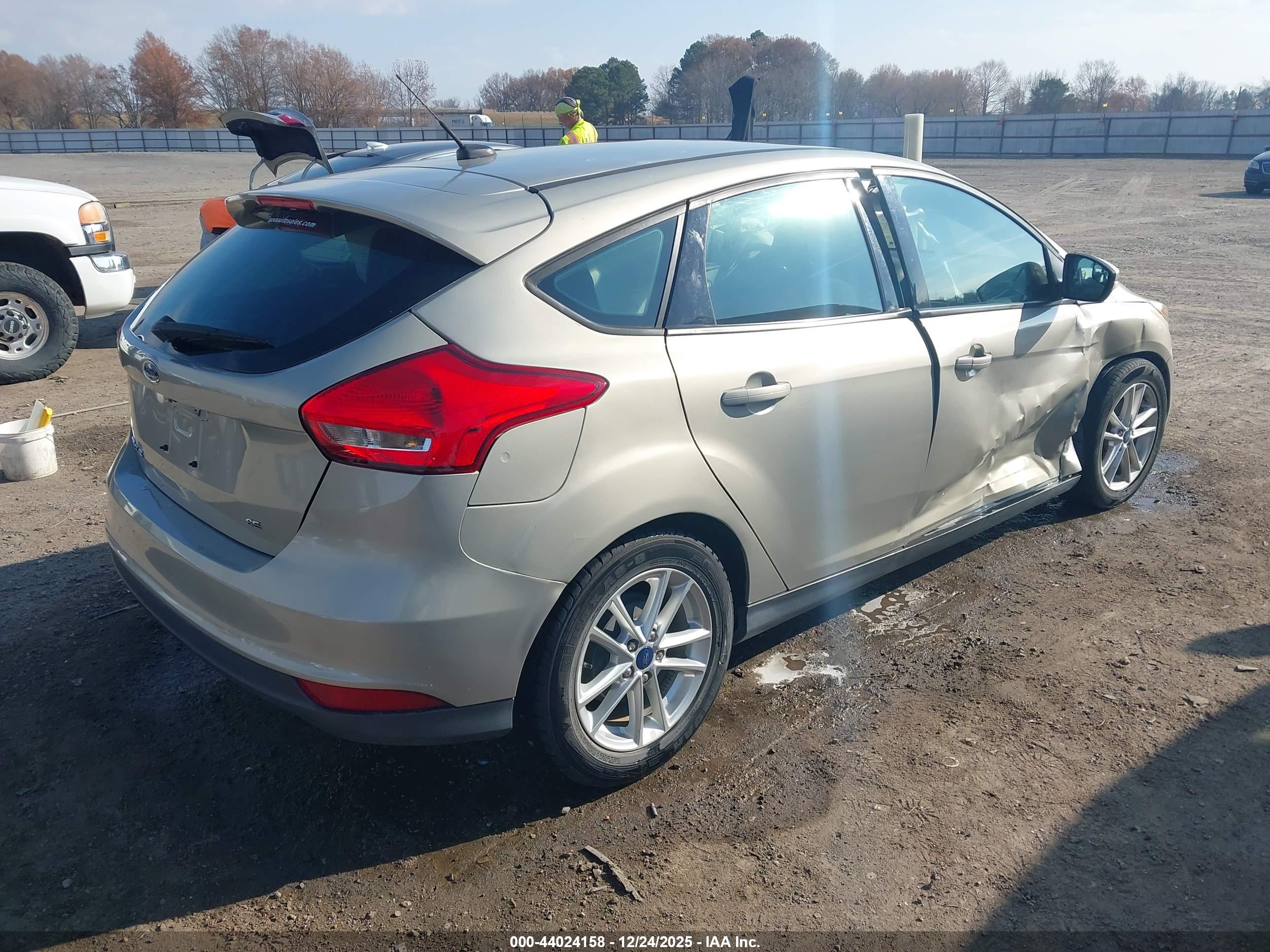 FORD FOCUS image 4