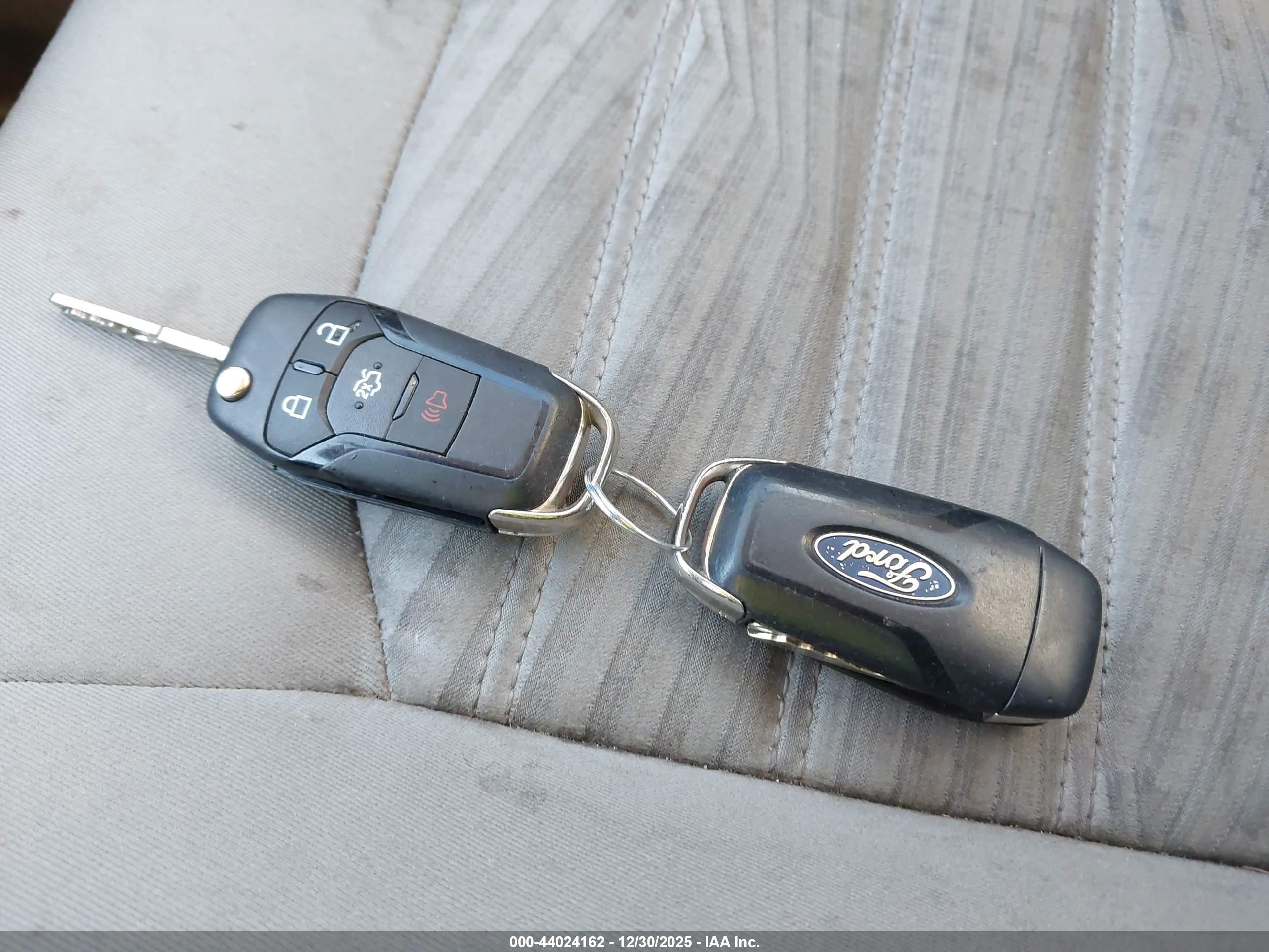 FORD FUSION image 11