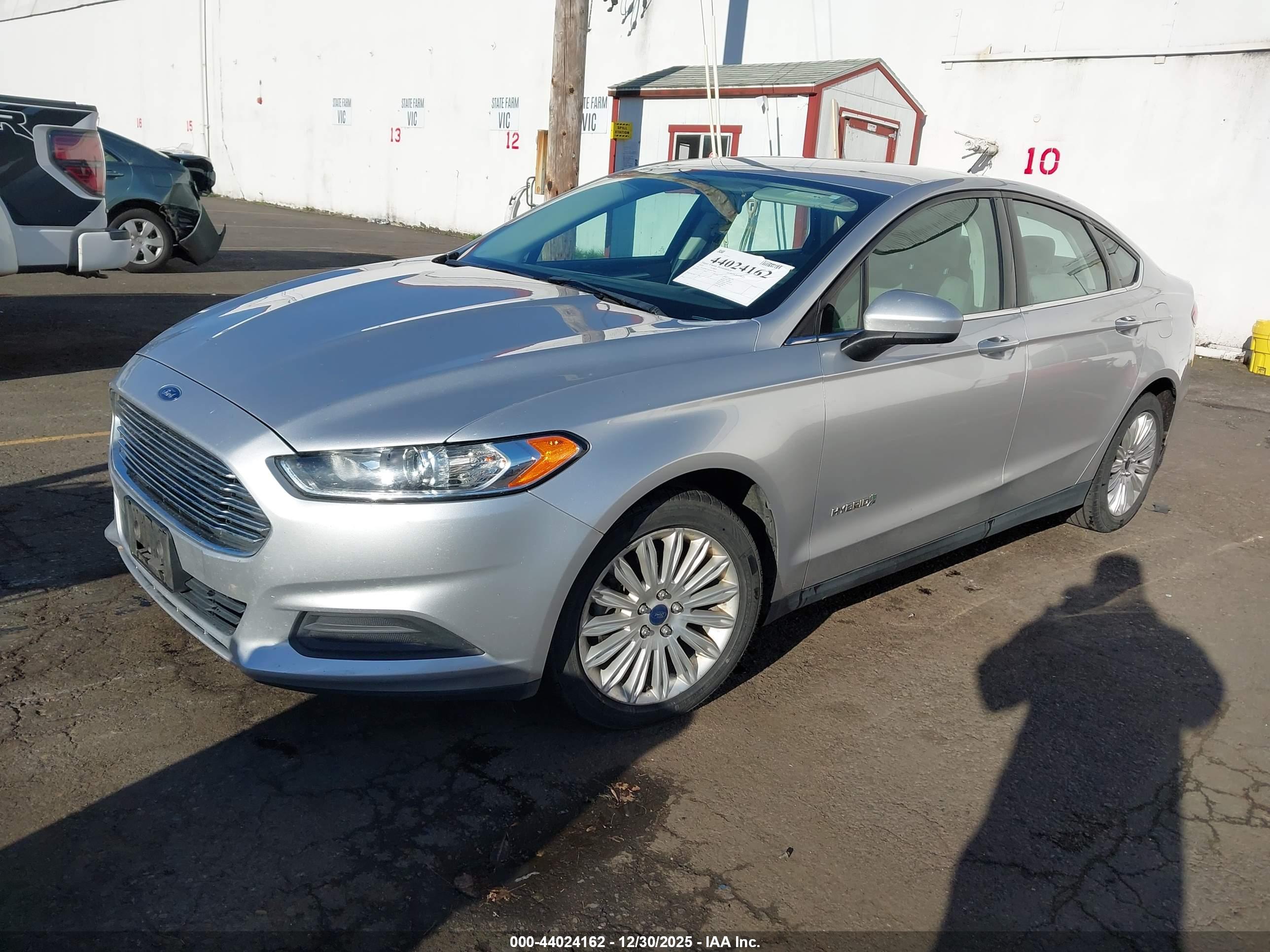 FORD FUSION image 2