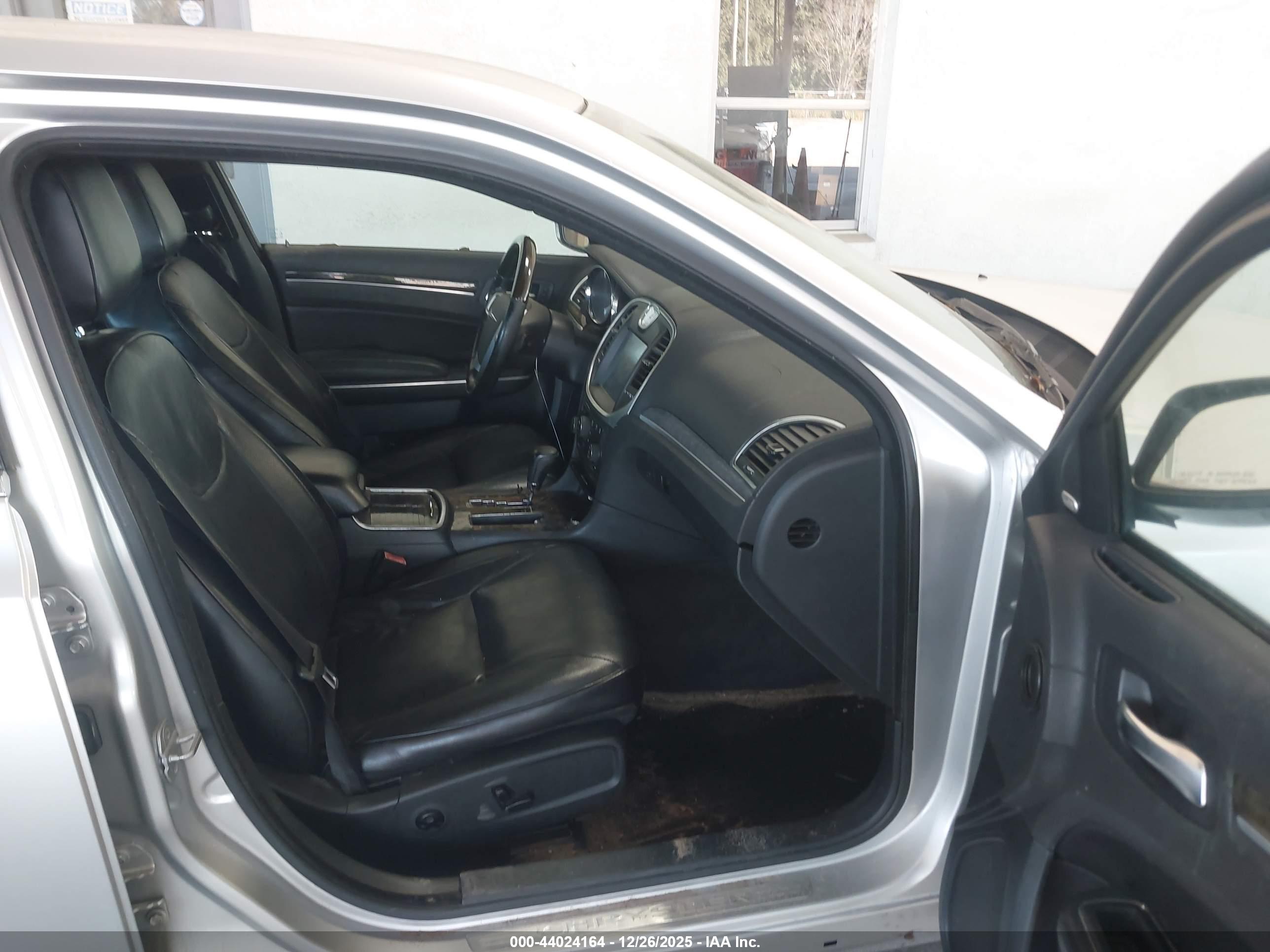 CHRYSLER 300C image 5
