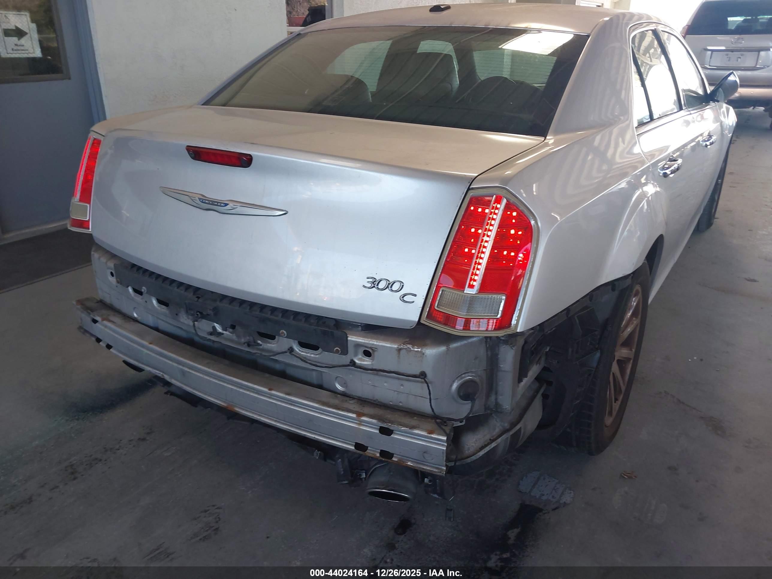 CHRYSLER 300C image 6