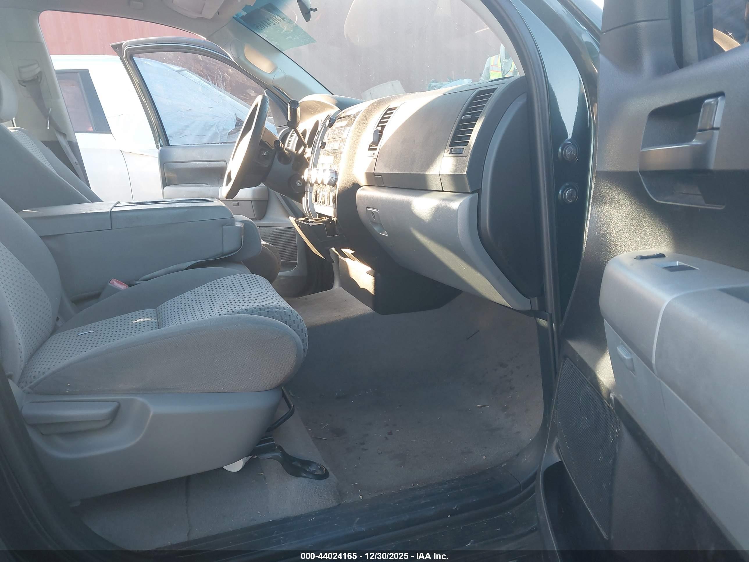 TOYOTA TUNDRA image 5