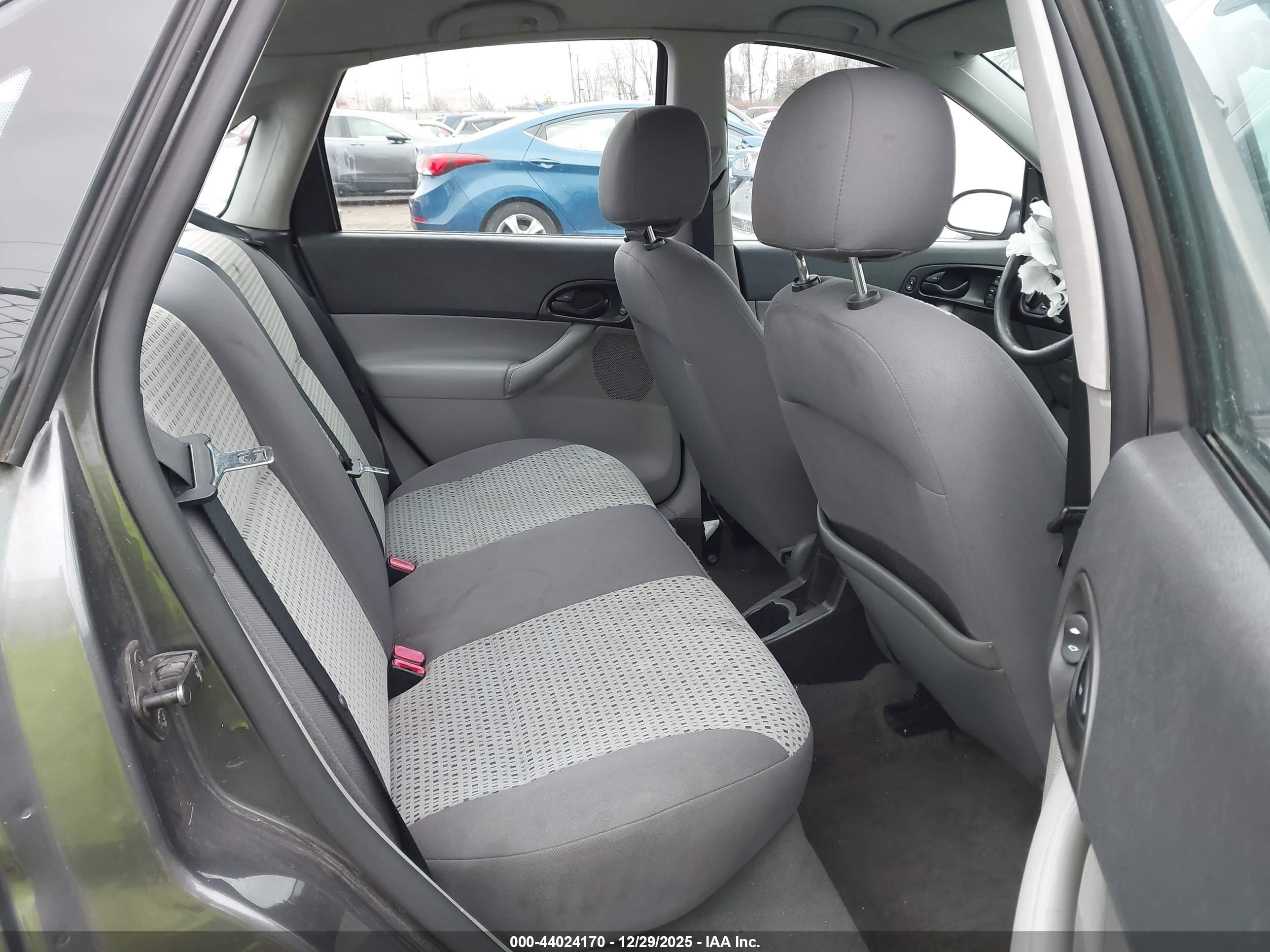 FORD FOCUS image 8