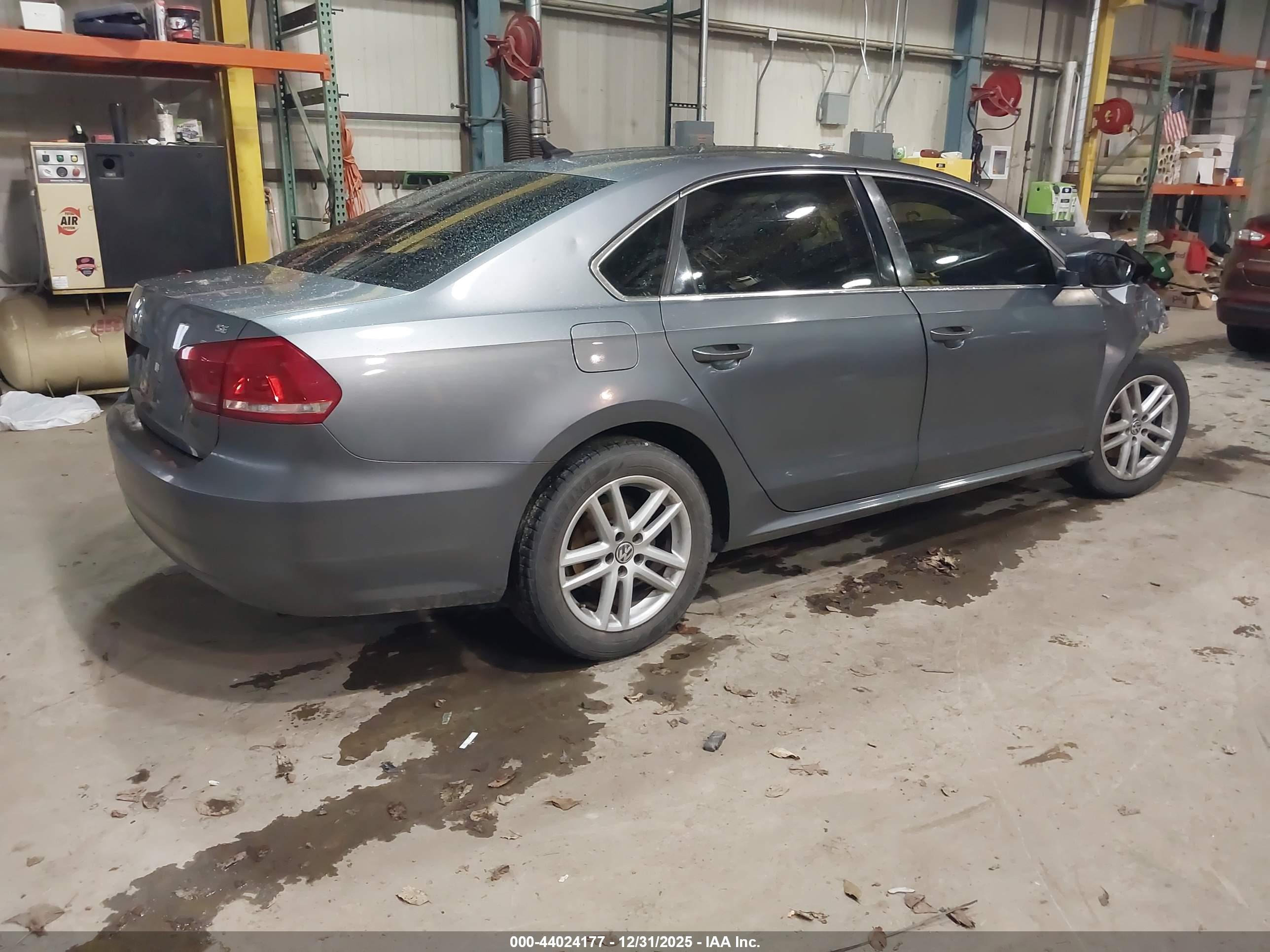 VOLKSWAGEN PASSAT image 4