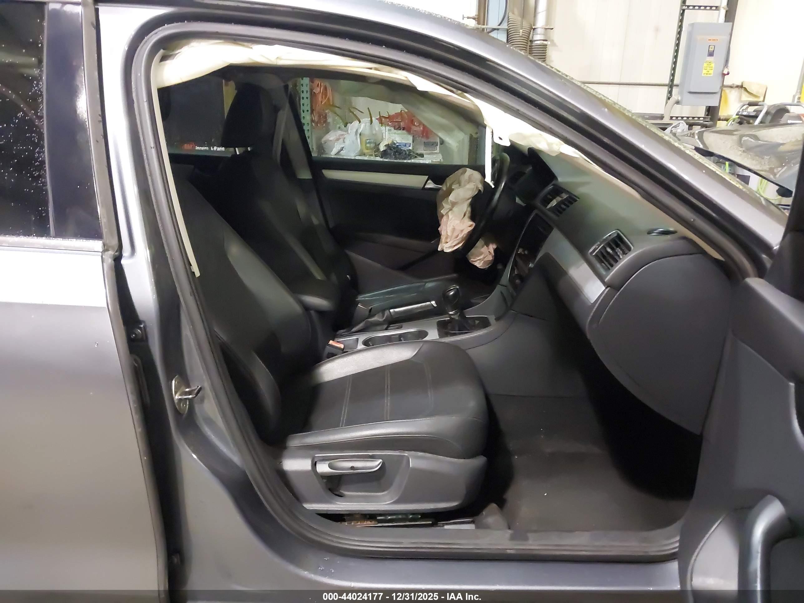 VOLKSWAGEN PASSAT image 5