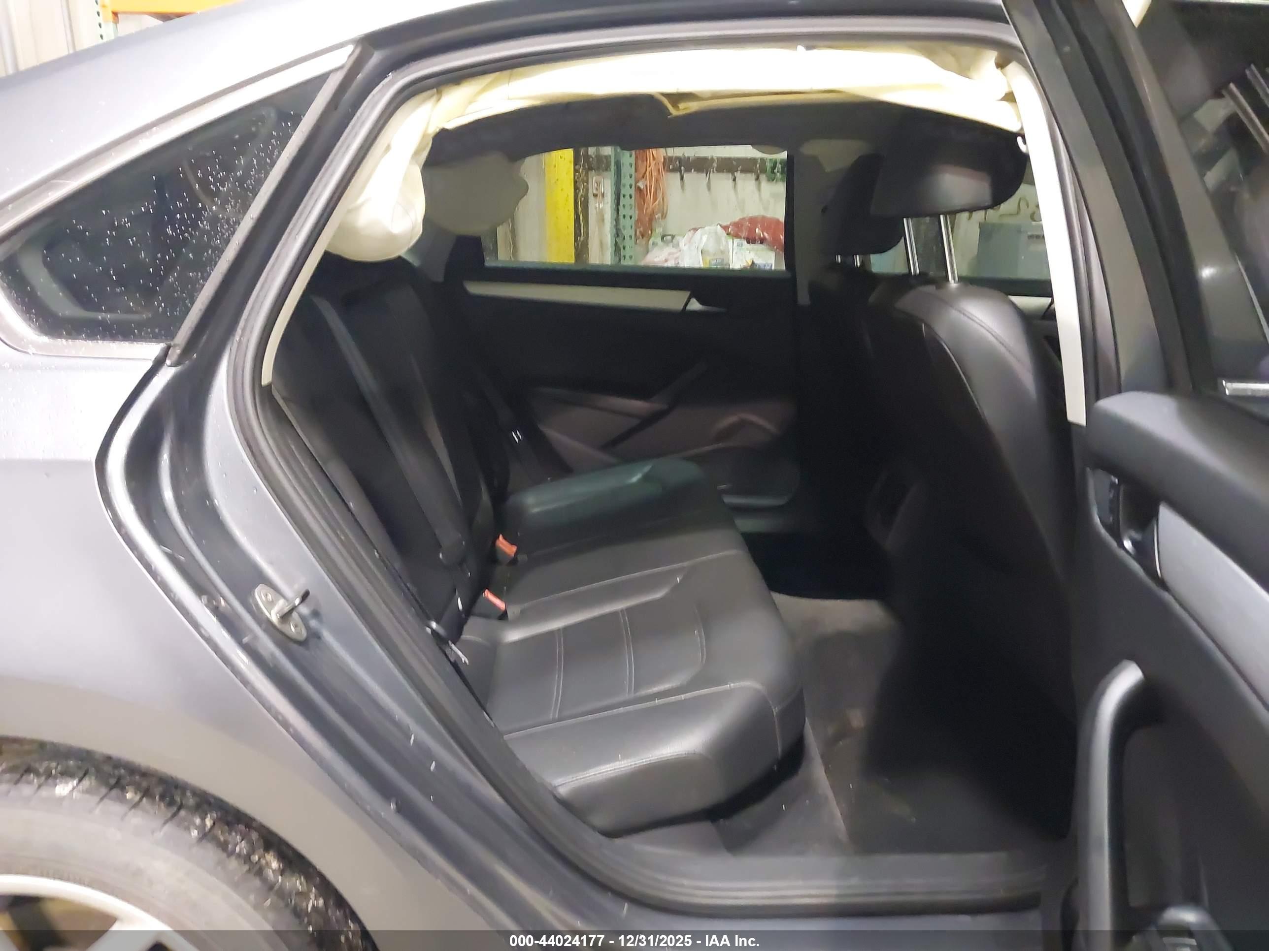 VOLKSWAGEN PASSAT image 8