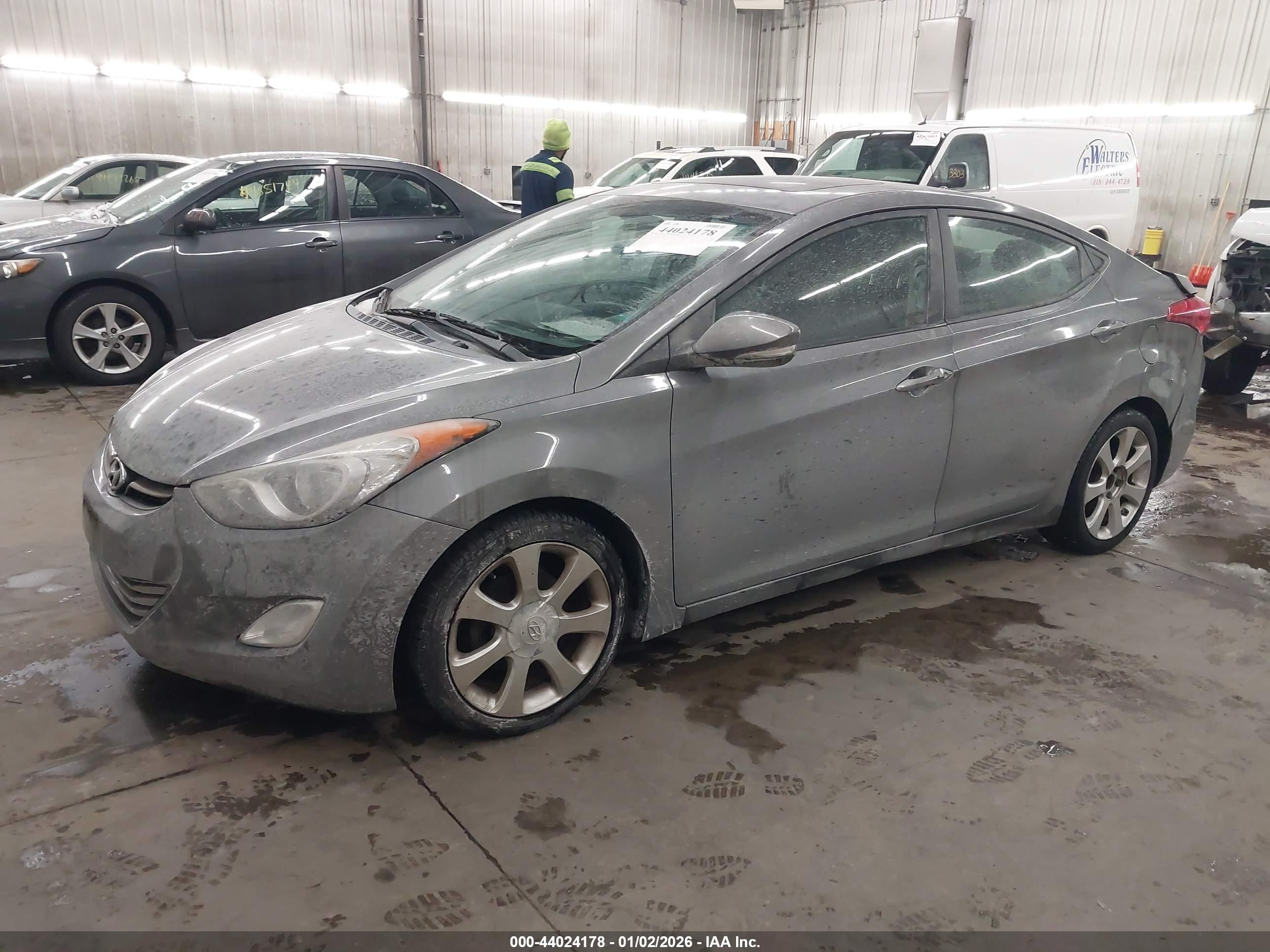 HYUNDAI ELANTRA image 2