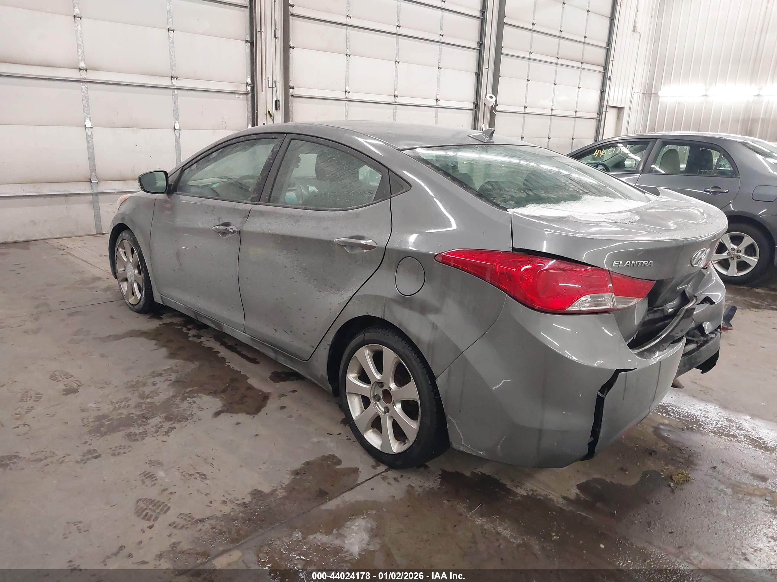 HYUNDAI ELANTRA image 3