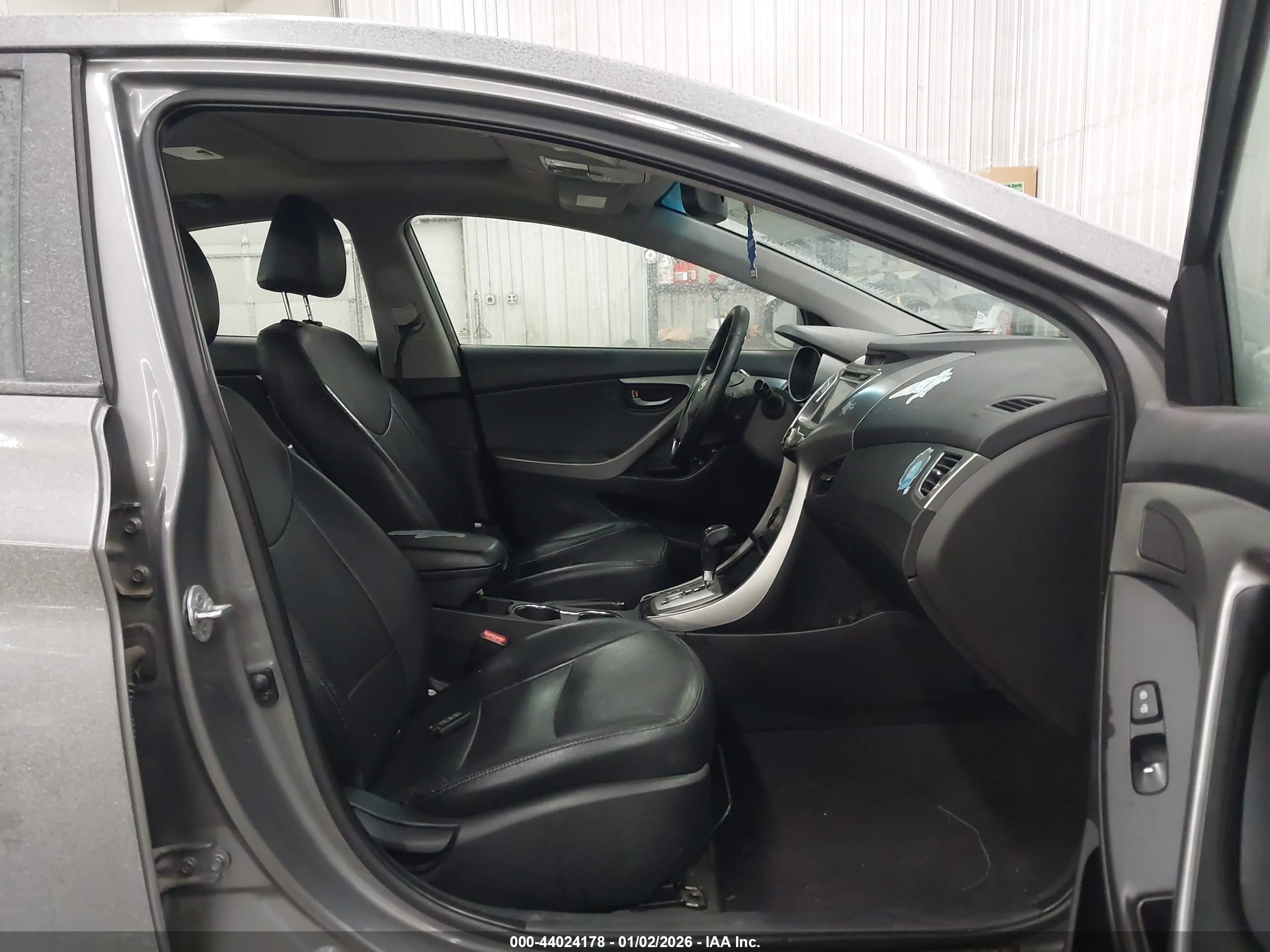 HYUNDAI ELANTRA image 5