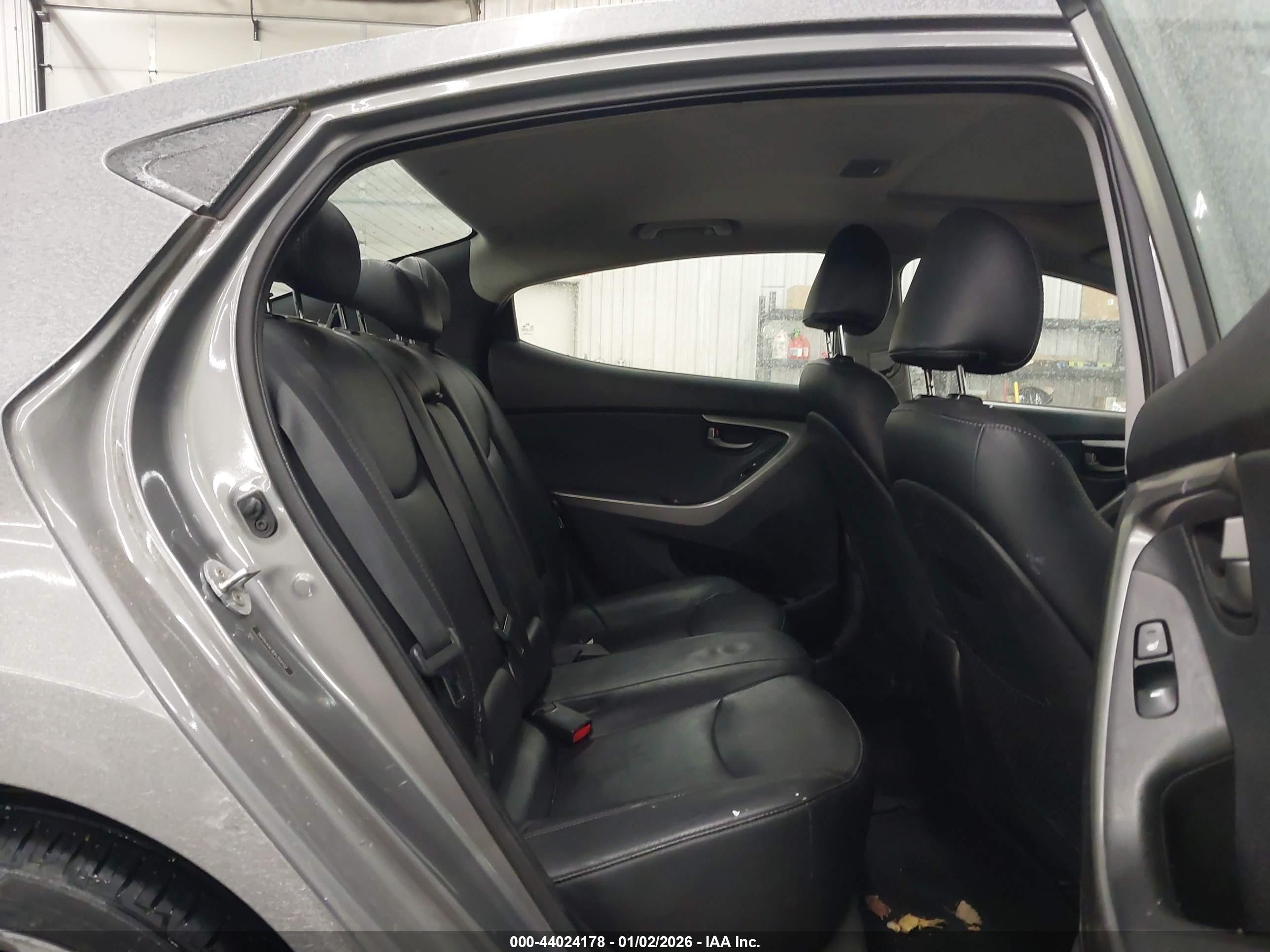 HYUNDAI ELANTRA image 8