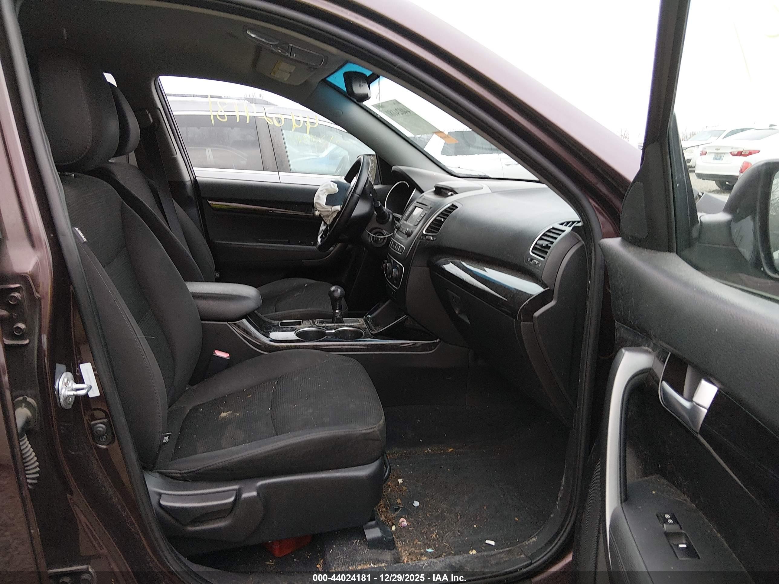 KIA SORENTO image 5