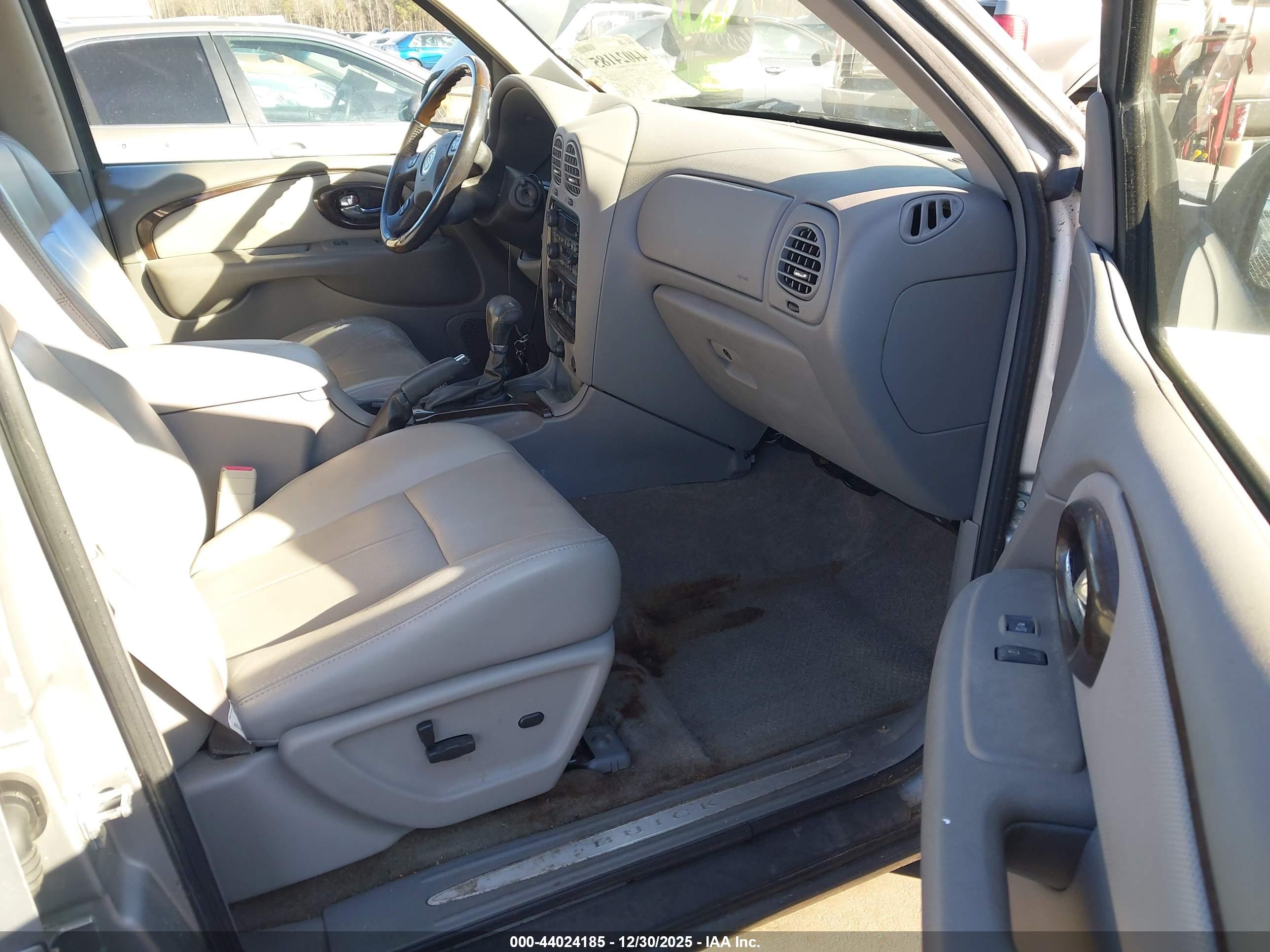 BUICK RAINIER image 5