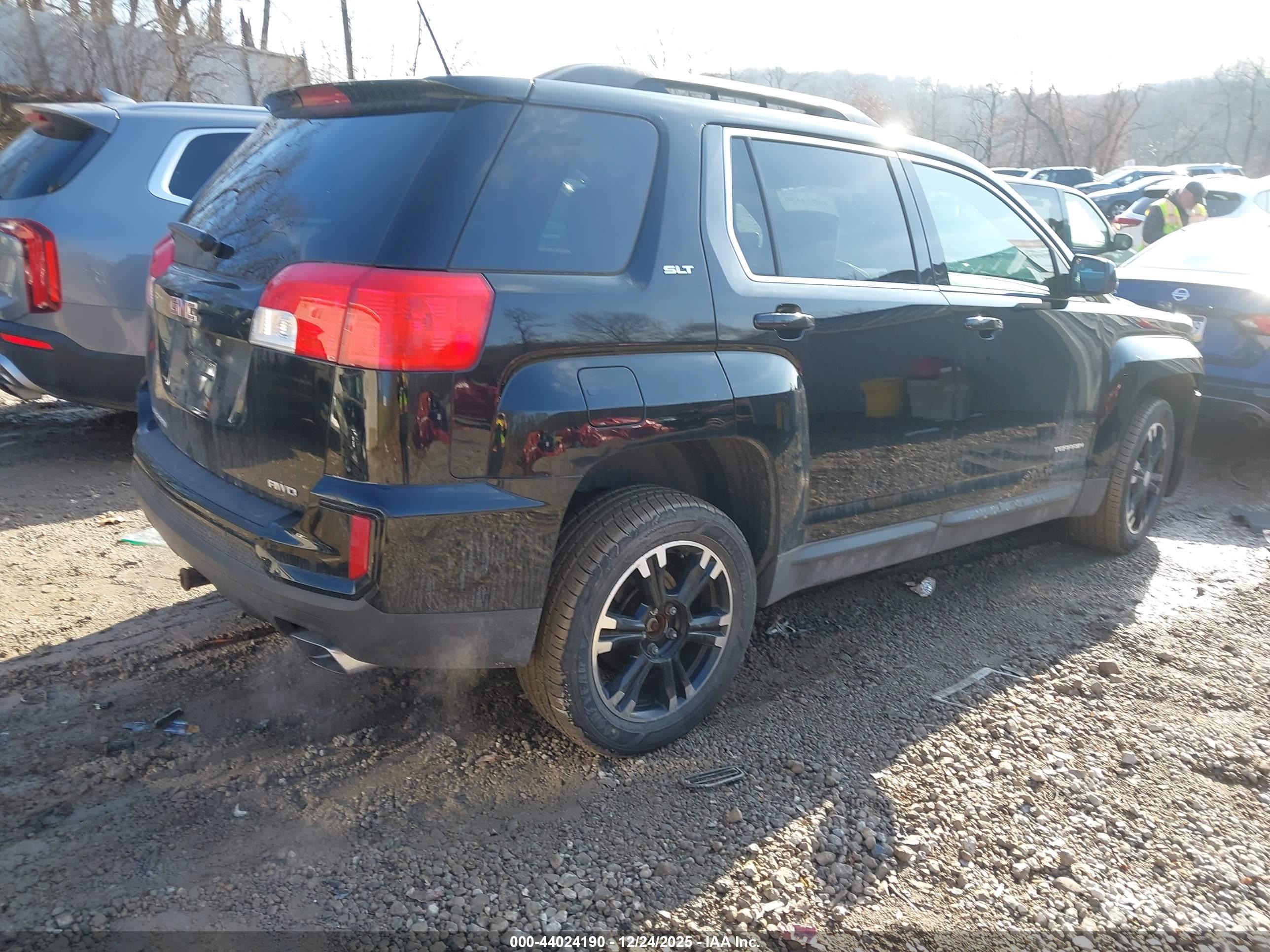 GMC TERRAIN image 4