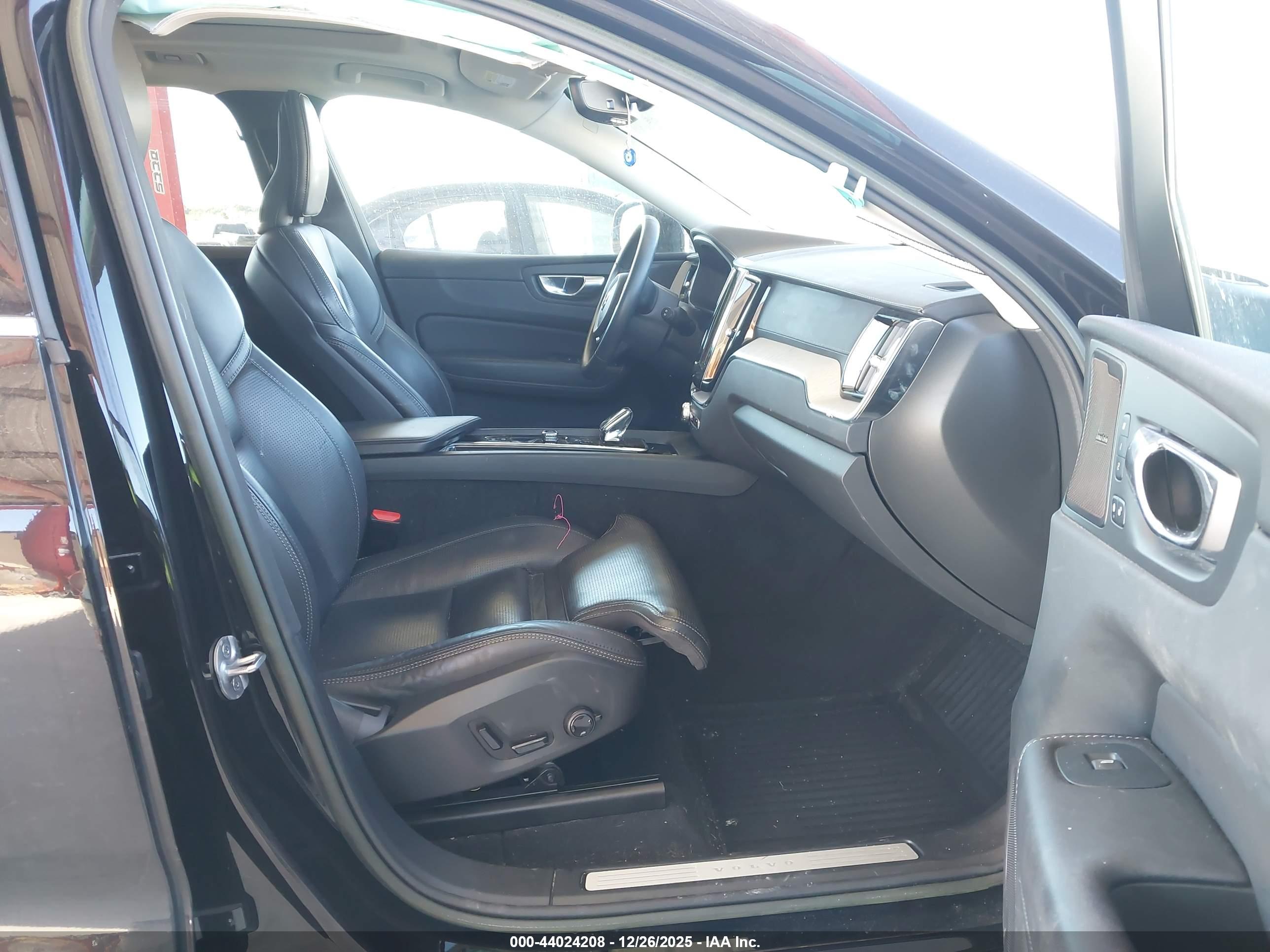 VOLVO XC60 image 5