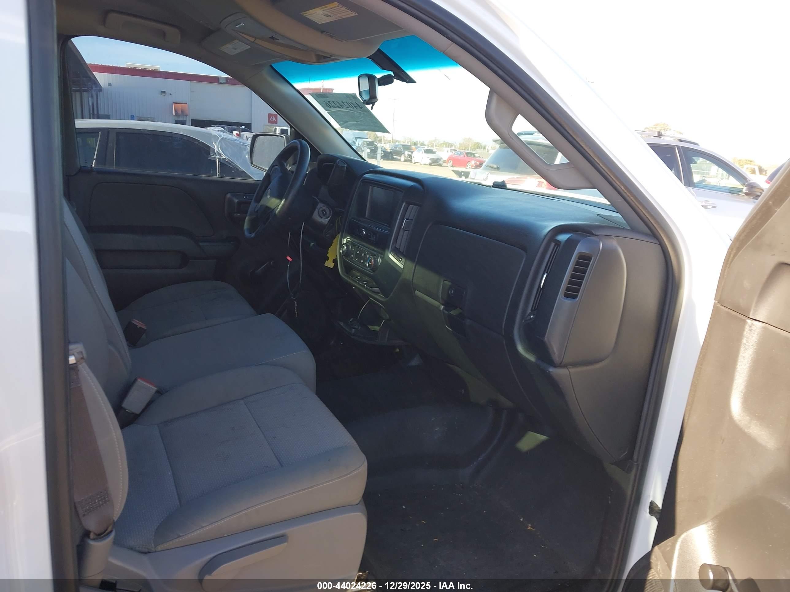 CHEVROLET SILVERADO image 5