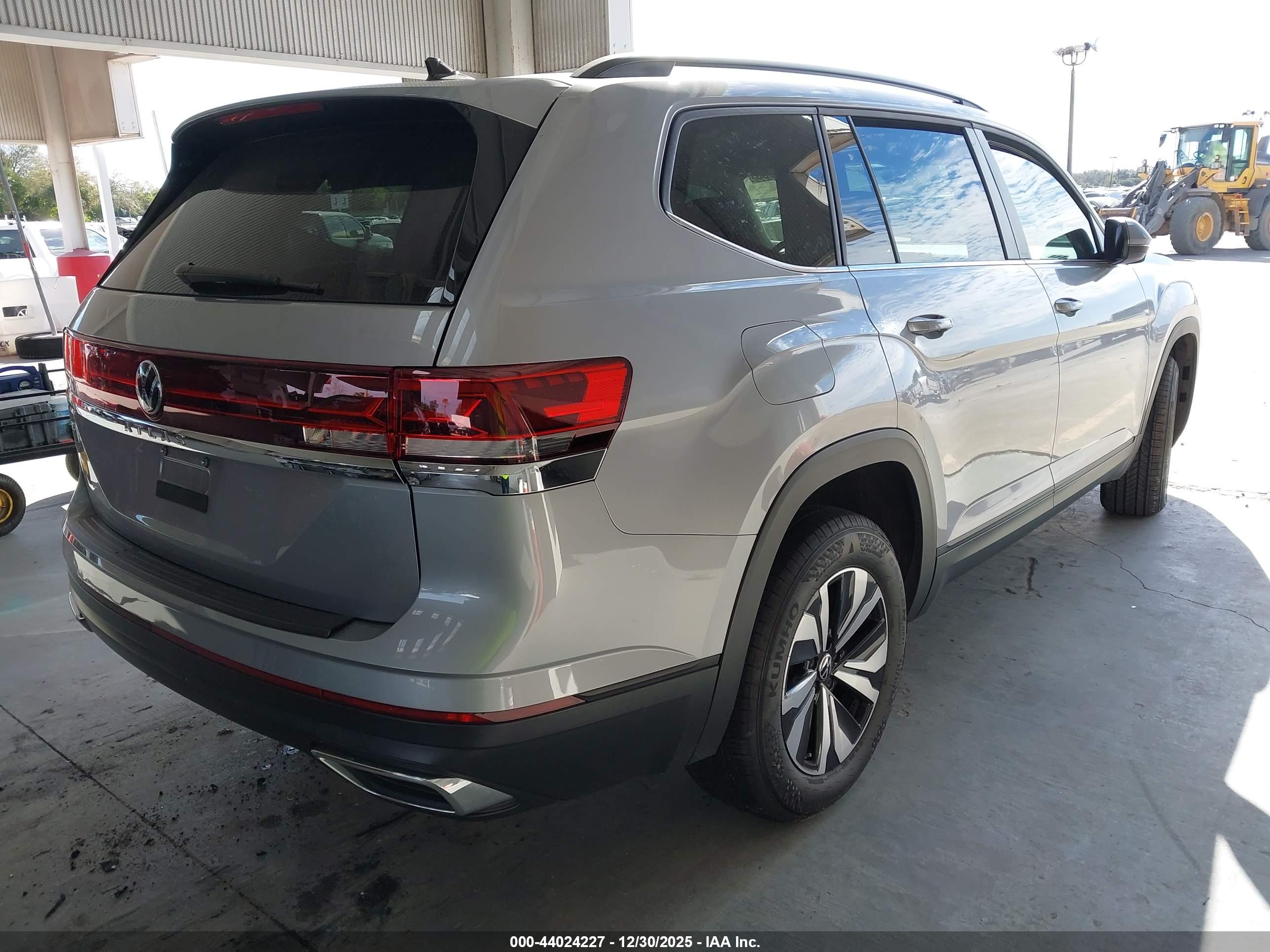 VOLKSWAGEN ATLAS image 4