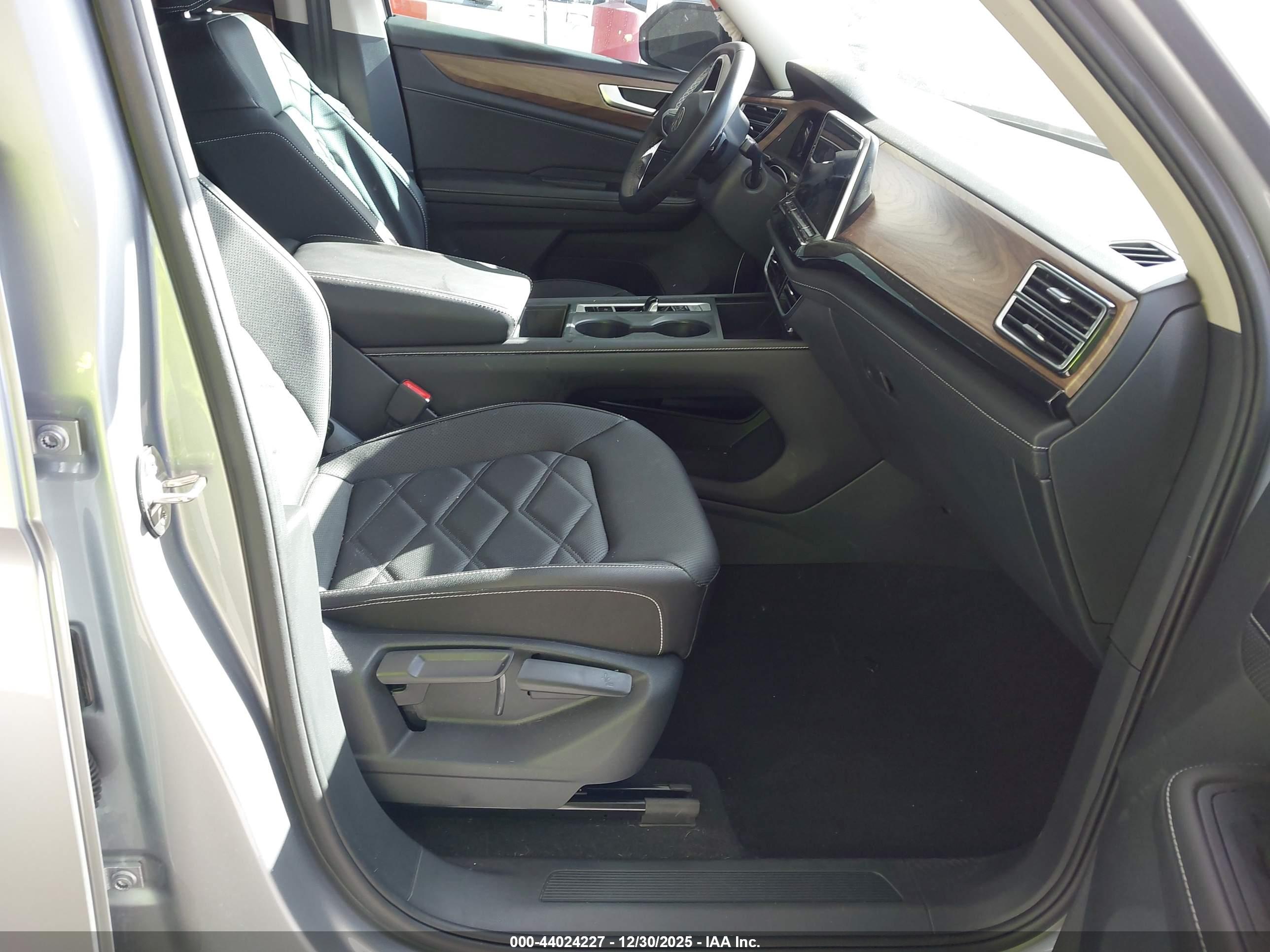 VOLKSWAGEN ATLAS image 5