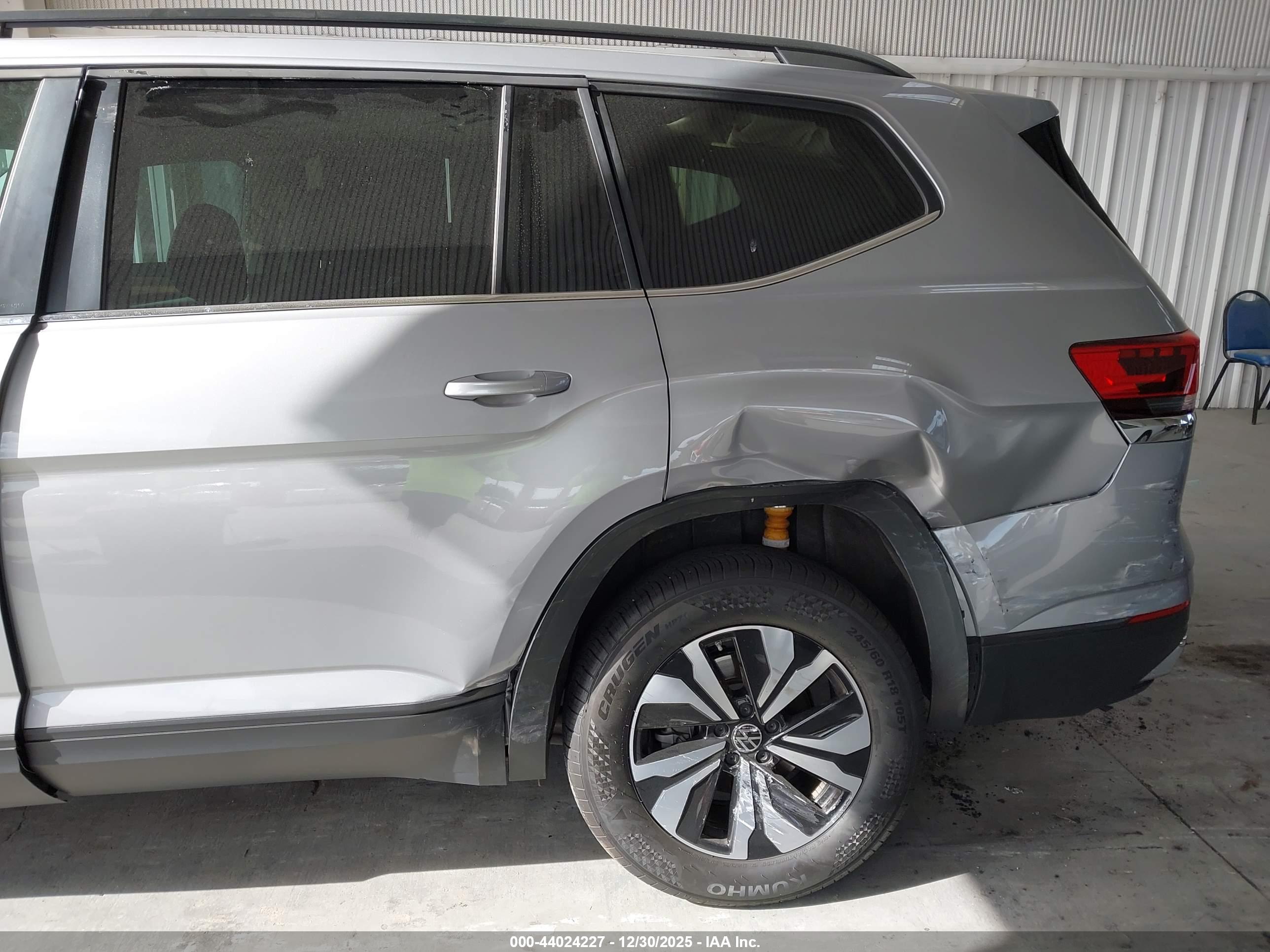 VOLKSWAGEN ATLAS image 6