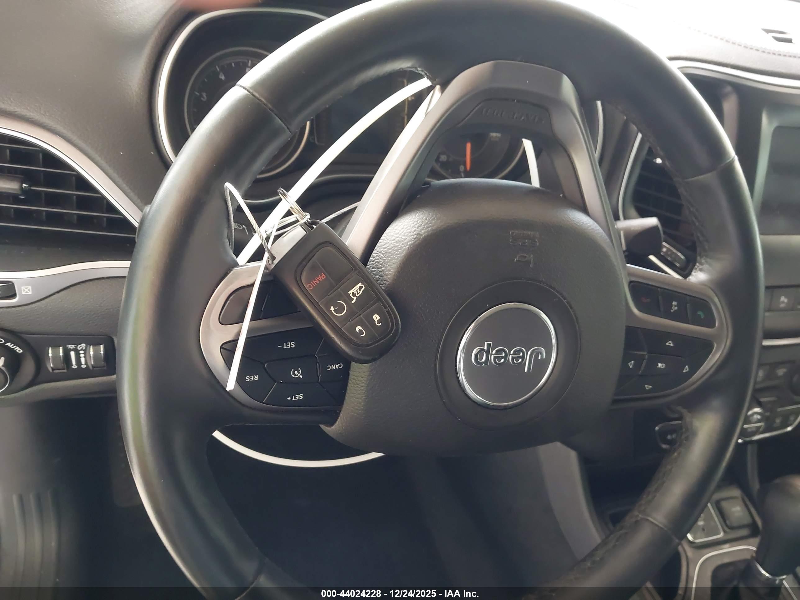 JEEP CHEROKEE image 11