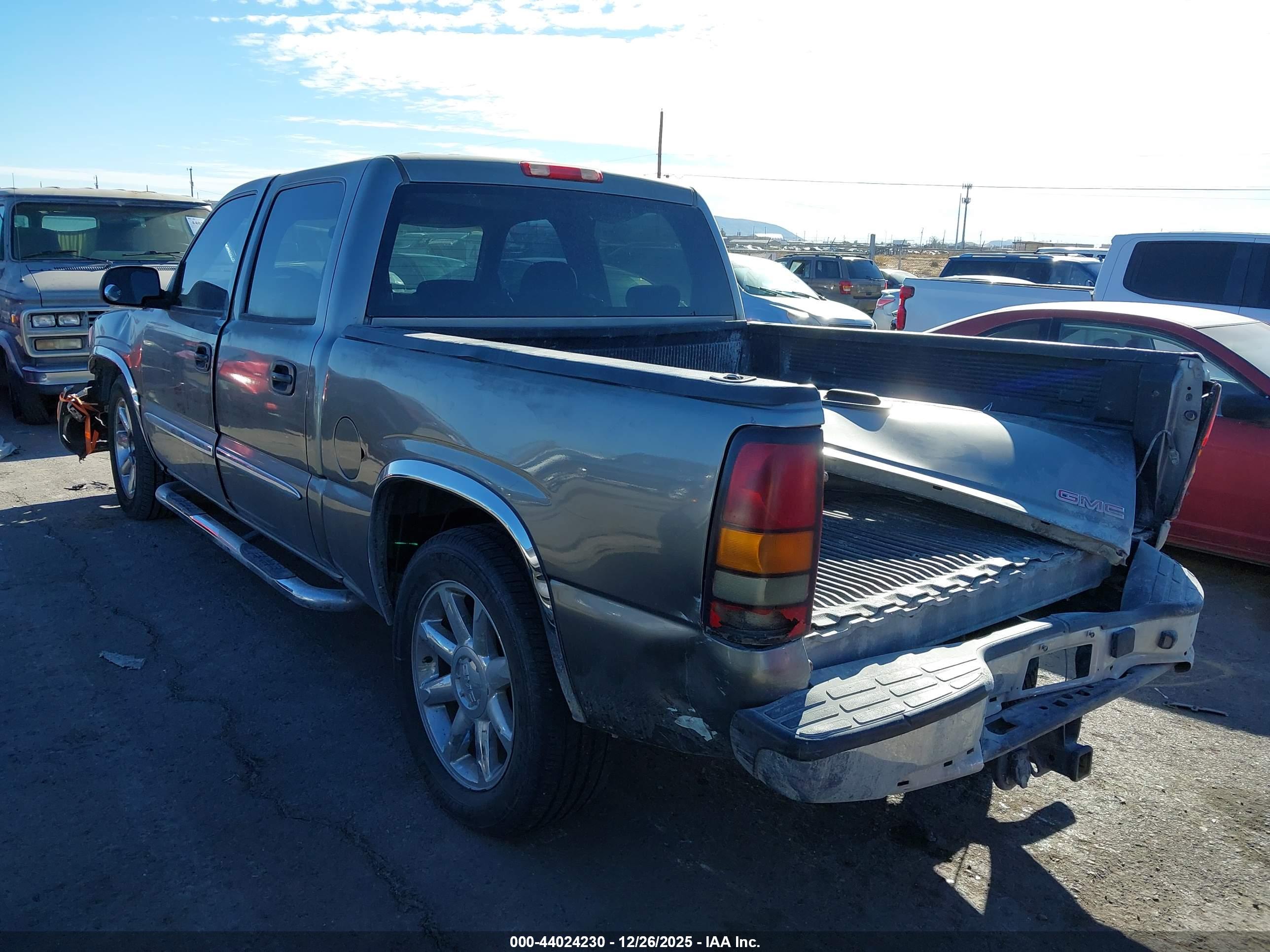 GMC SIERRA image 3