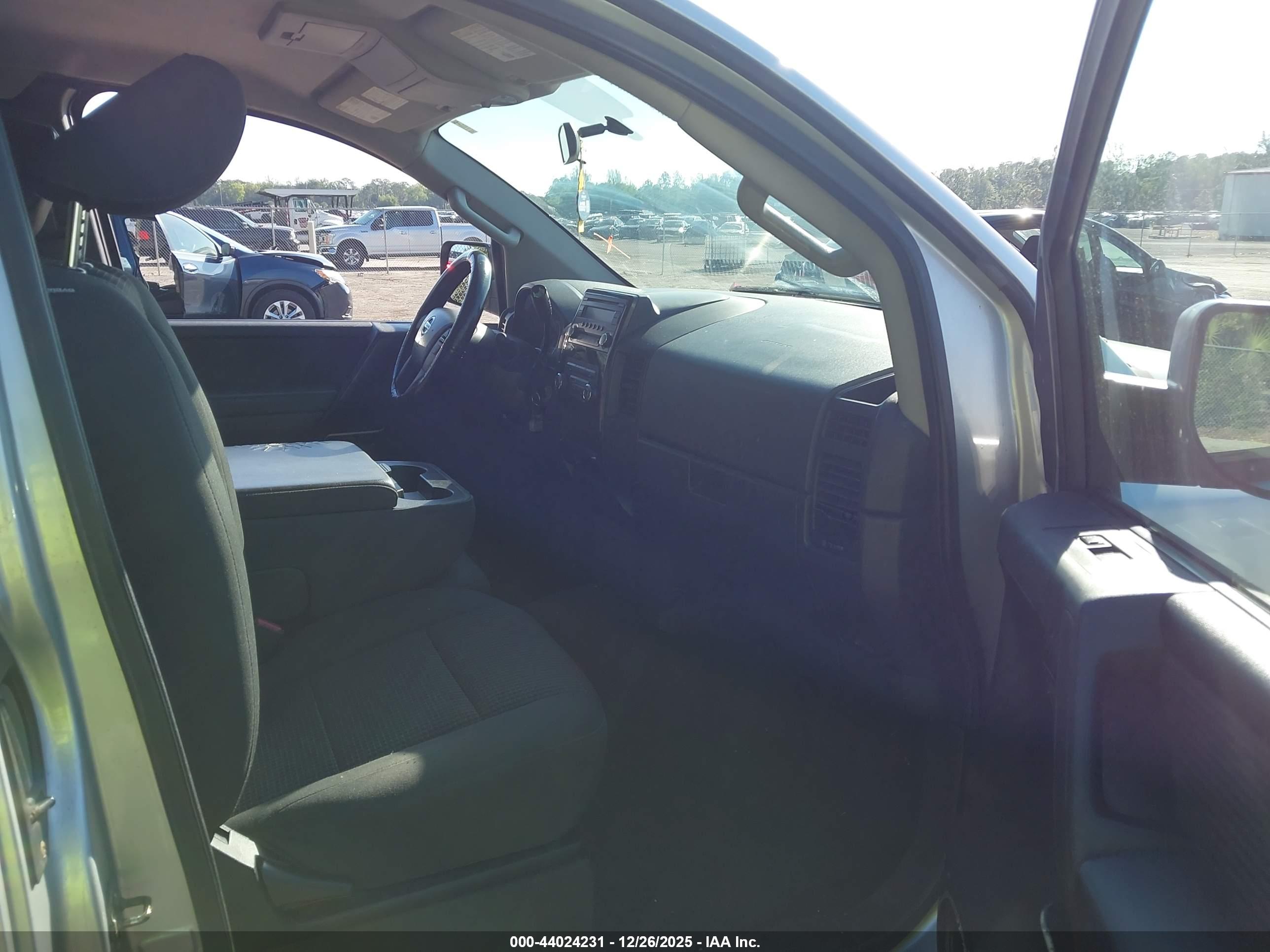 NISSAN TITAN image 5