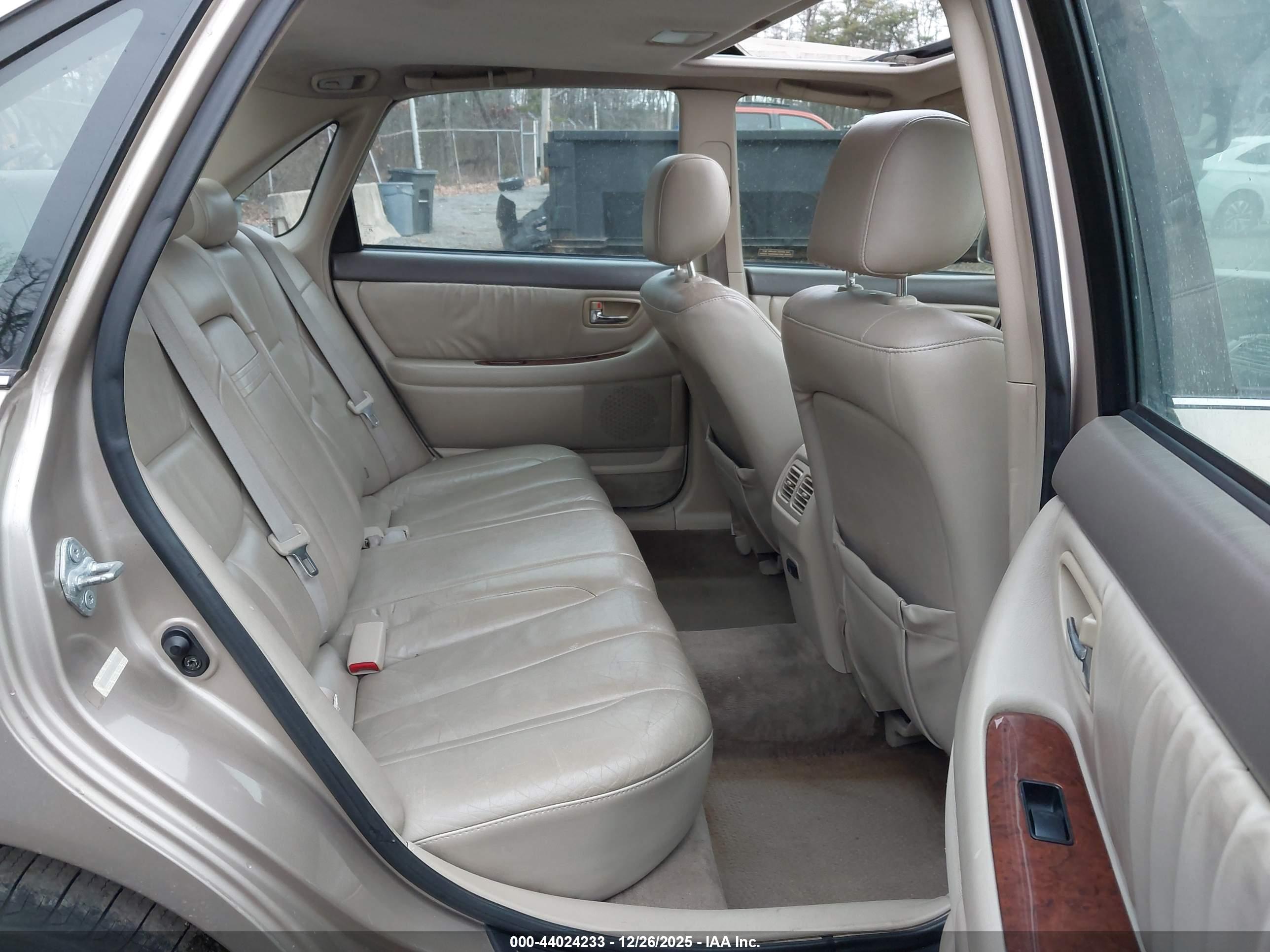 TOYOTA AVALON image 8