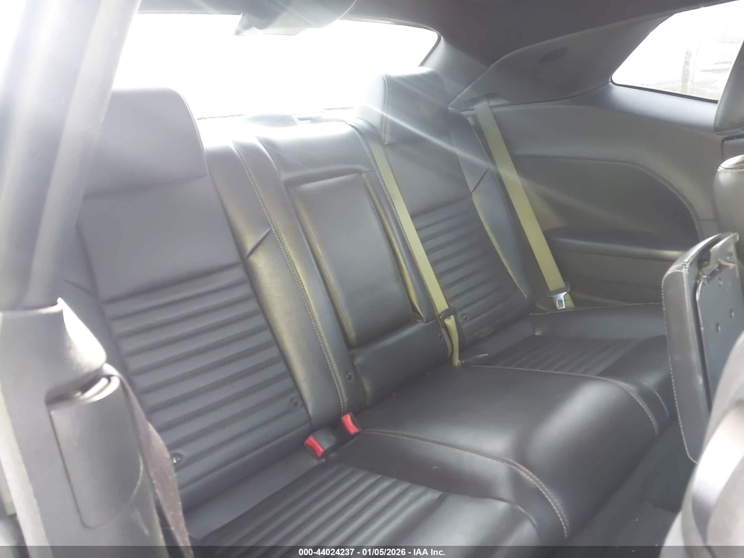 DODGE CHALLENGER image 8