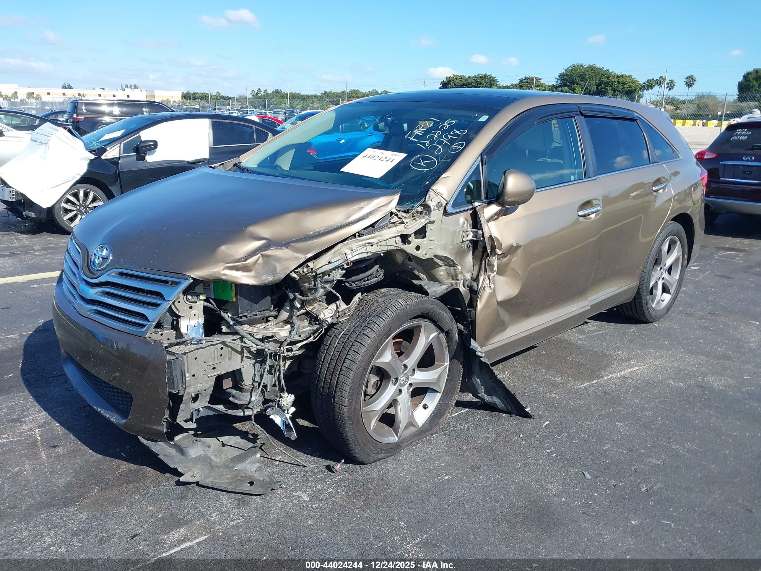 TOYOTA VENZA image 2