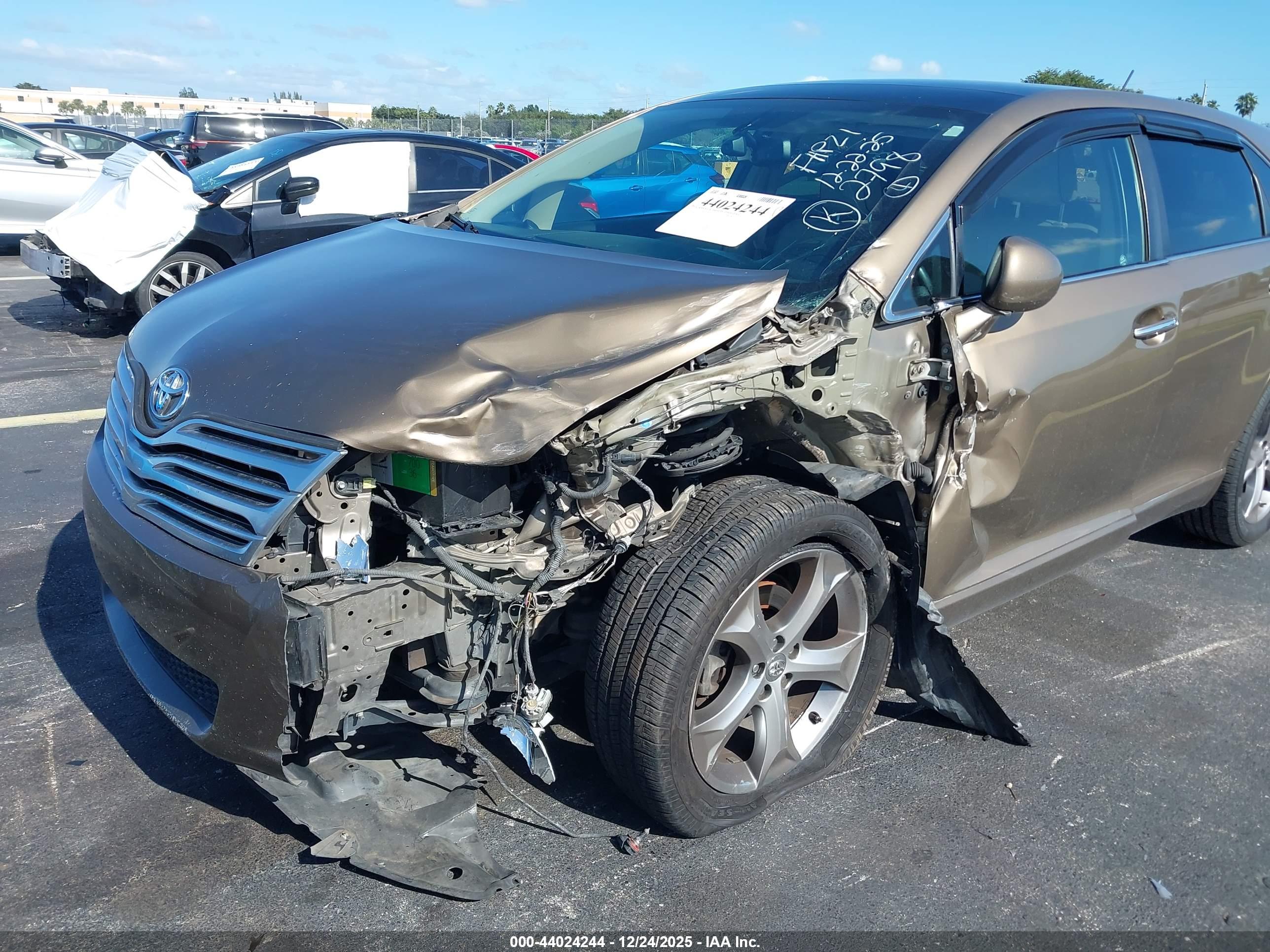 TOYOTA VENZA image 6