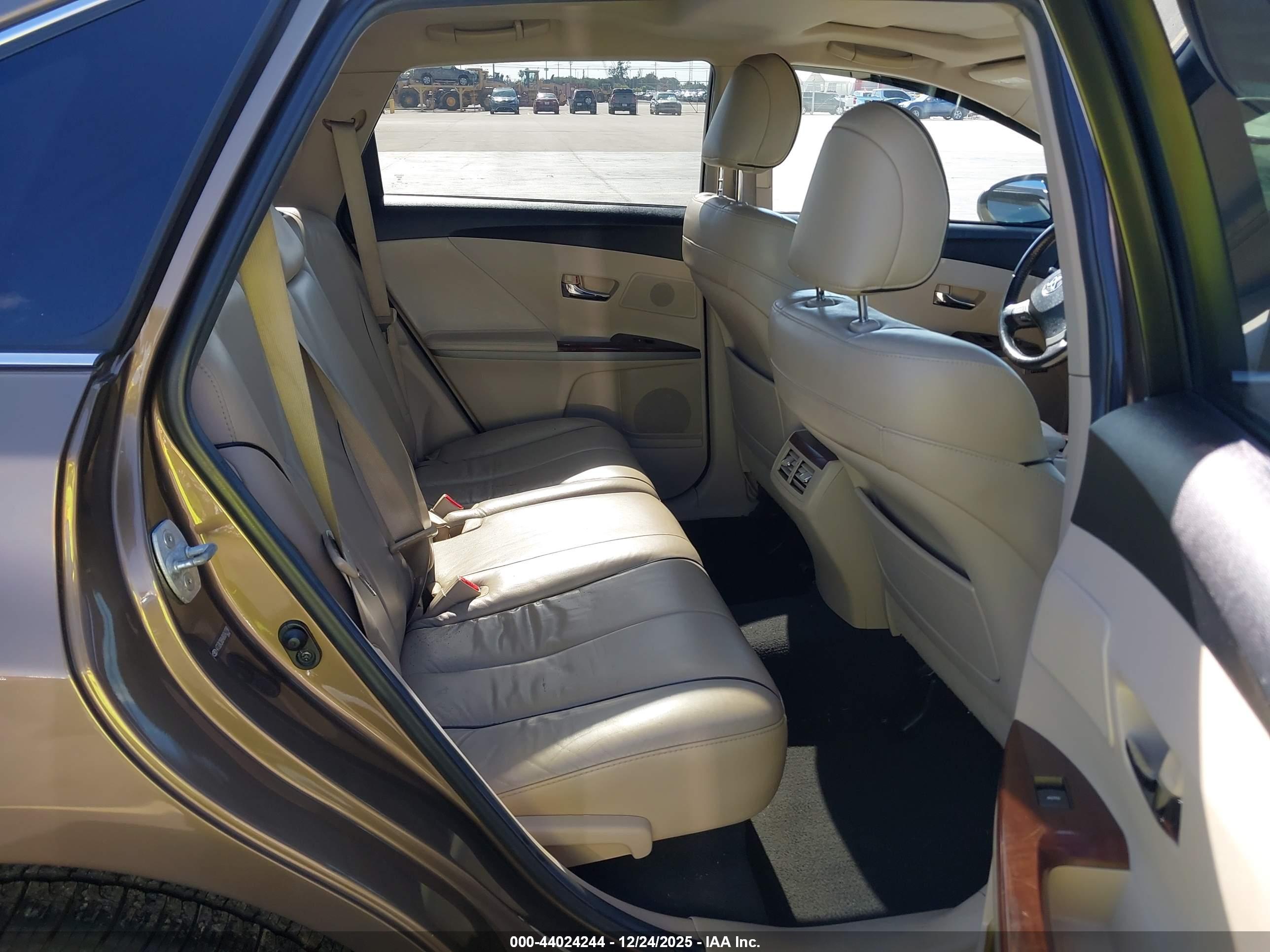 TOYOTA VENZA image 8