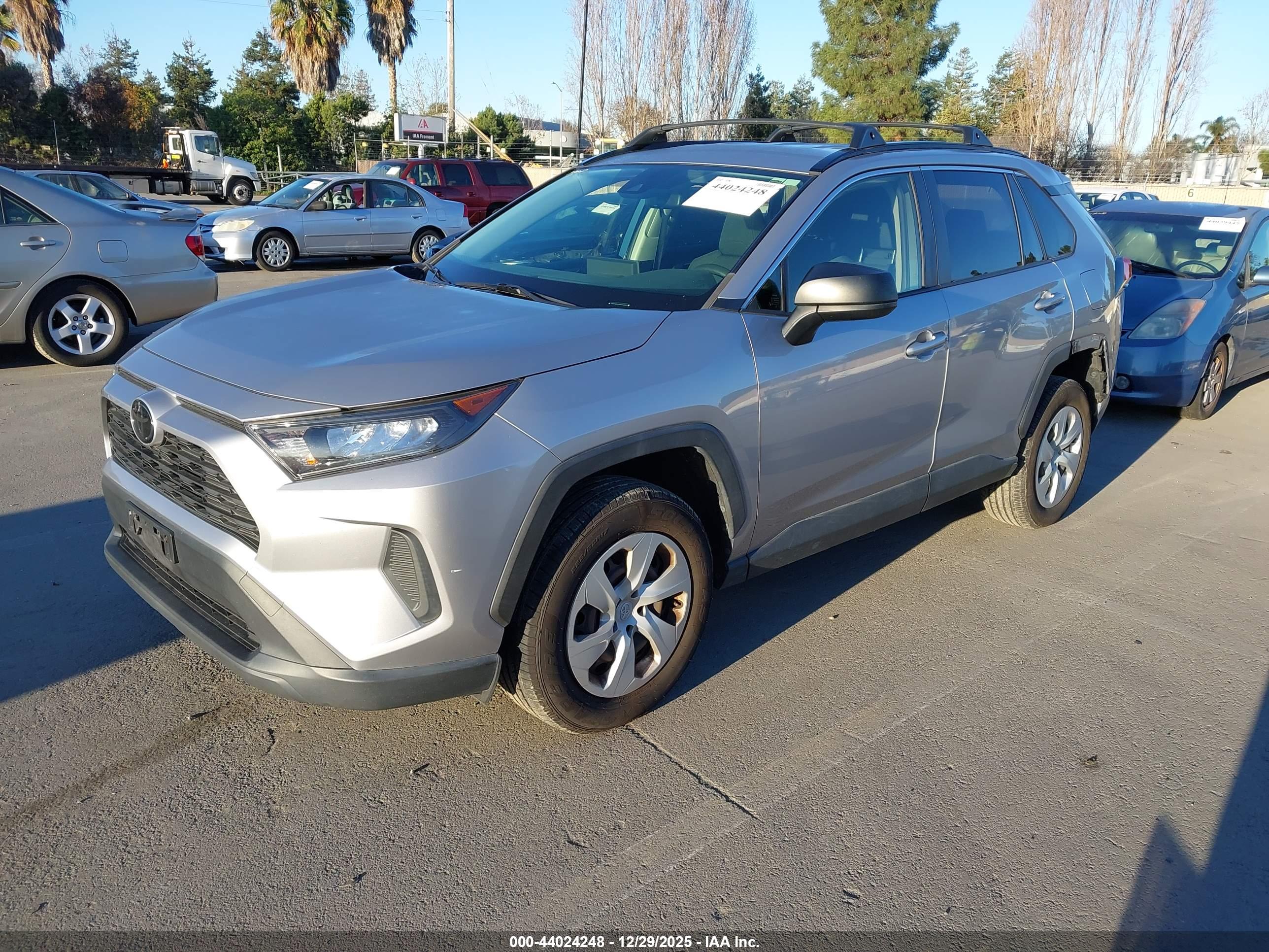 TOYOTA RAV4 image 2