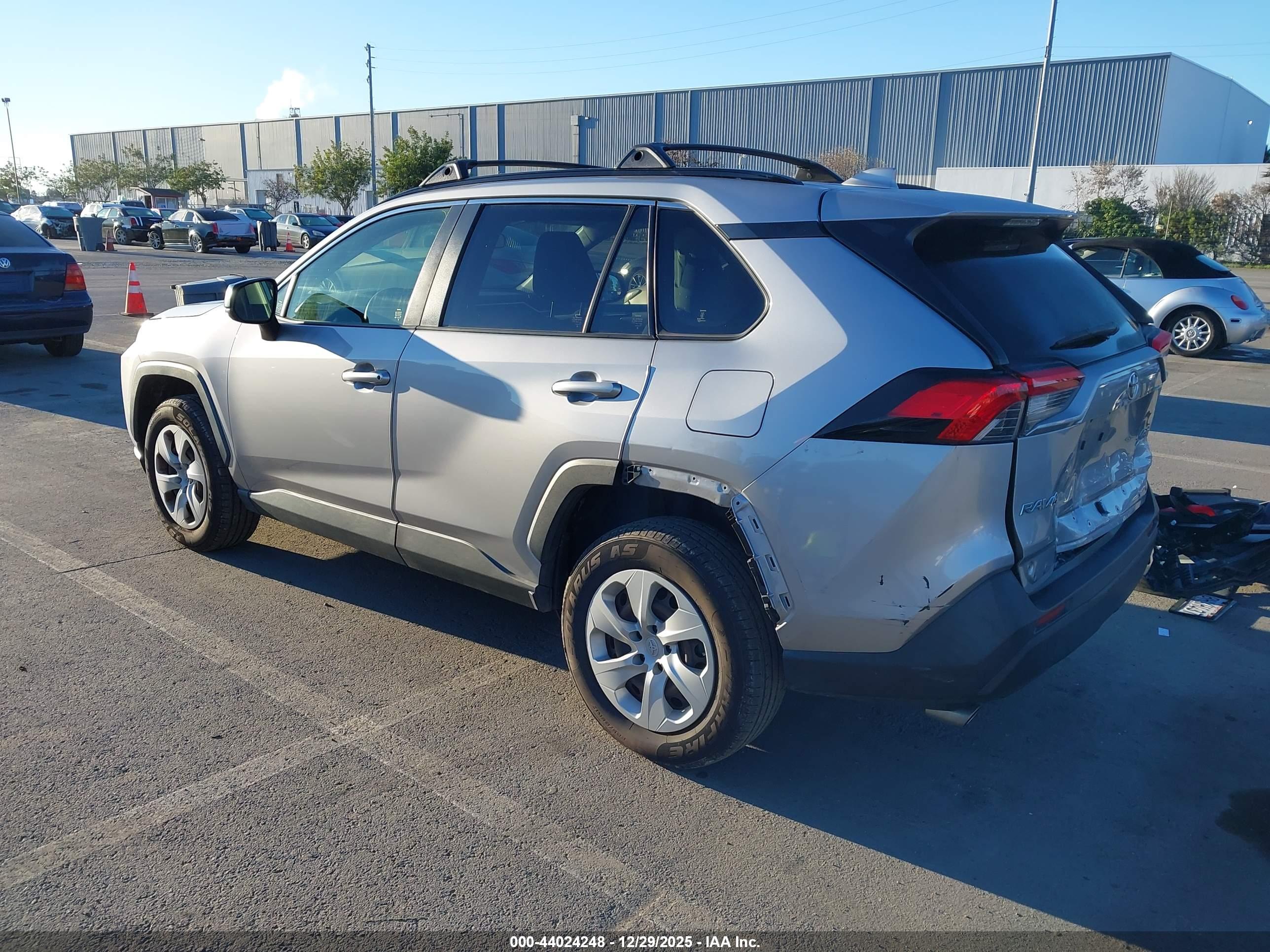 TOYOTA RAV4 image 3