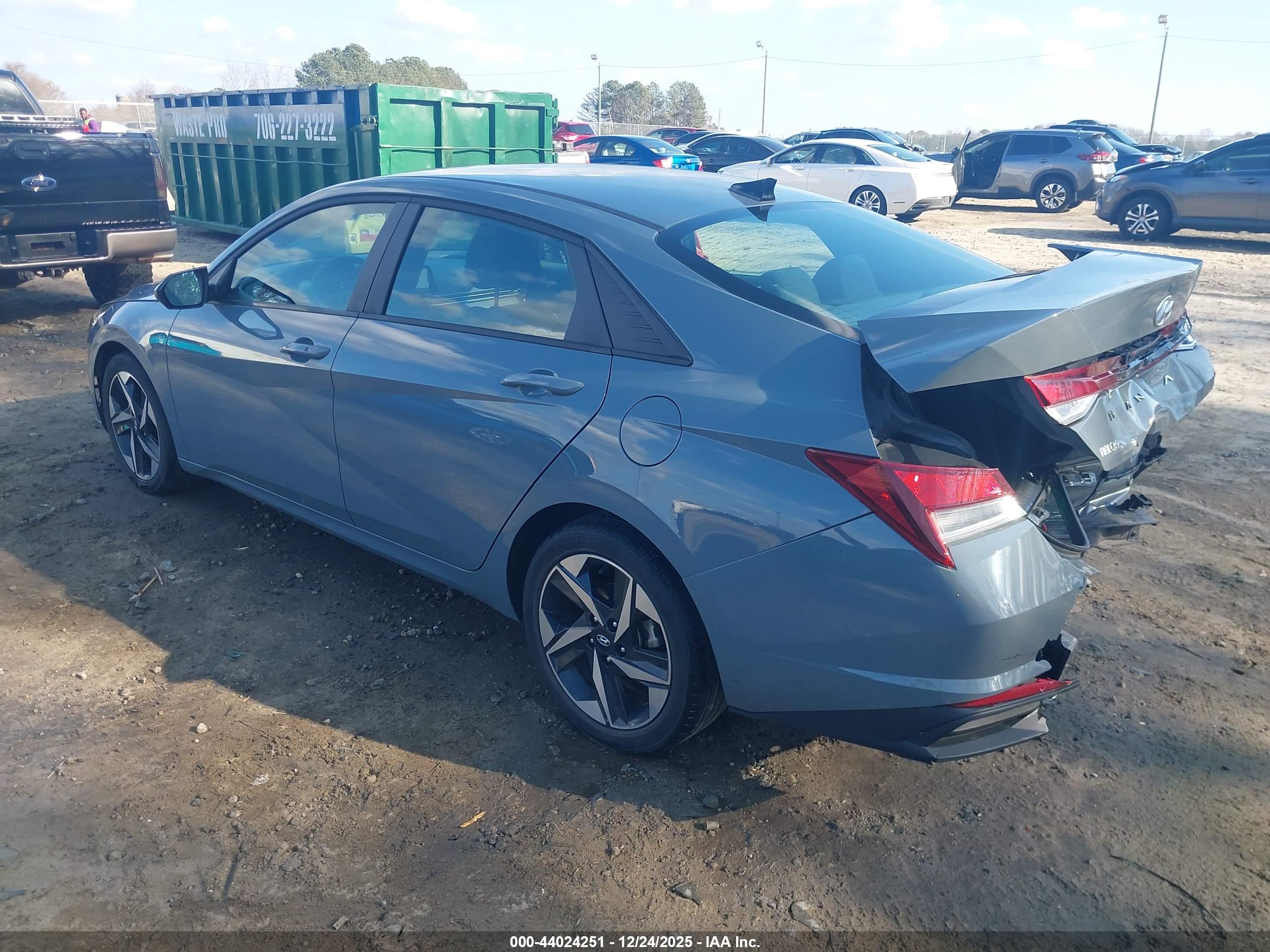 HYUNDAI ELANTRA image 3