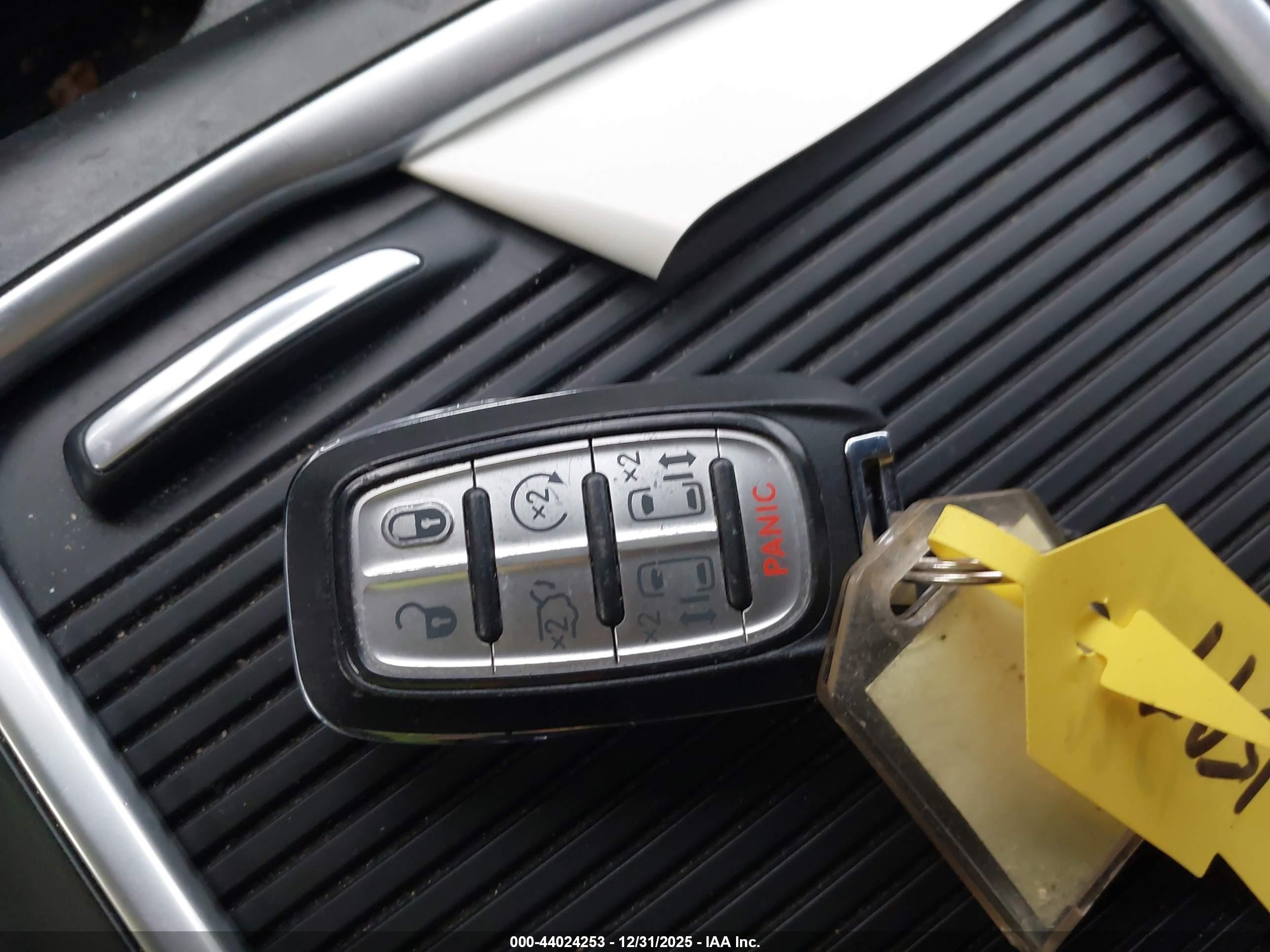 CHRYSLER PACIFICA image 11