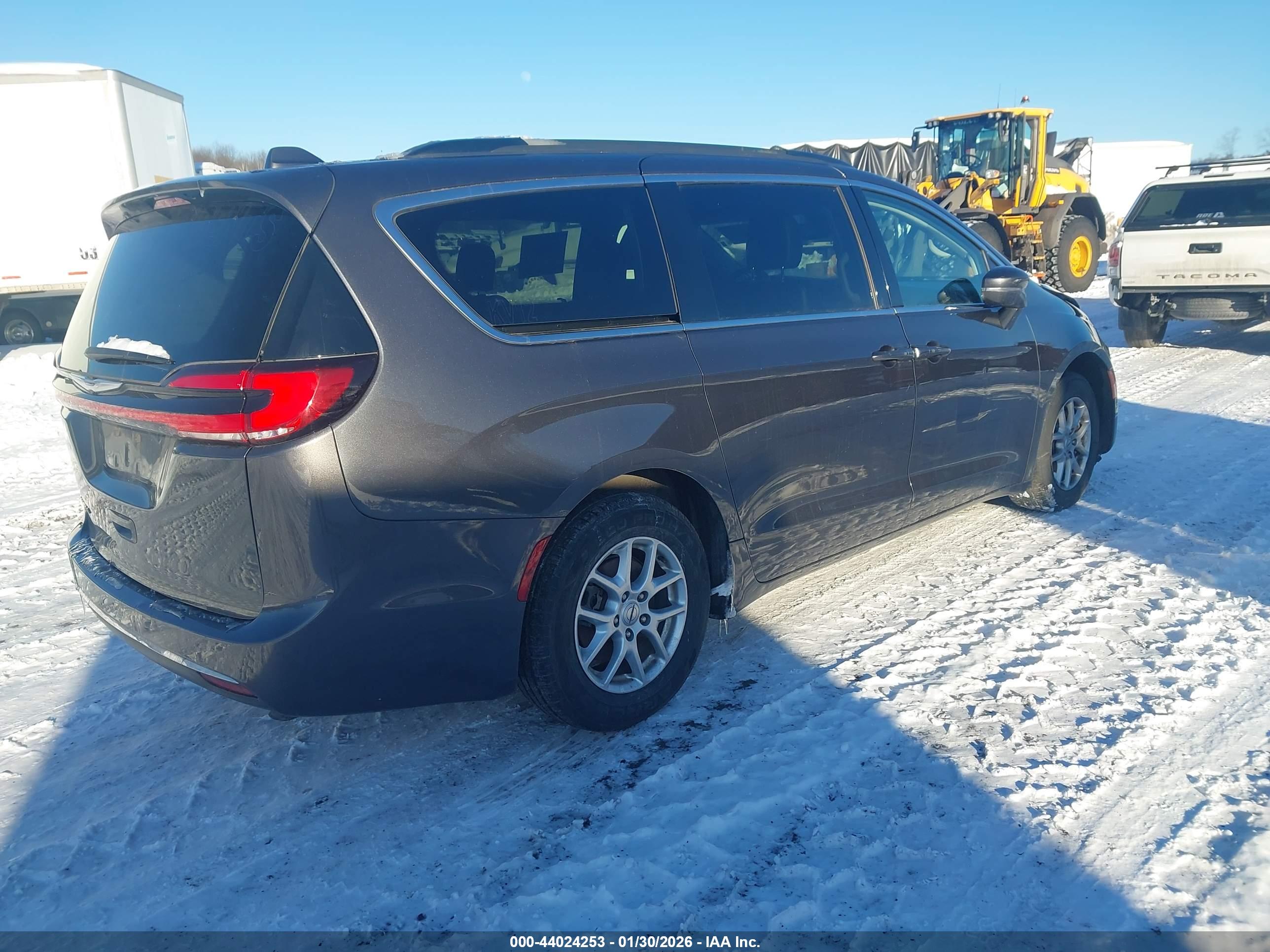 CHRYSLER PACIFICA image 4