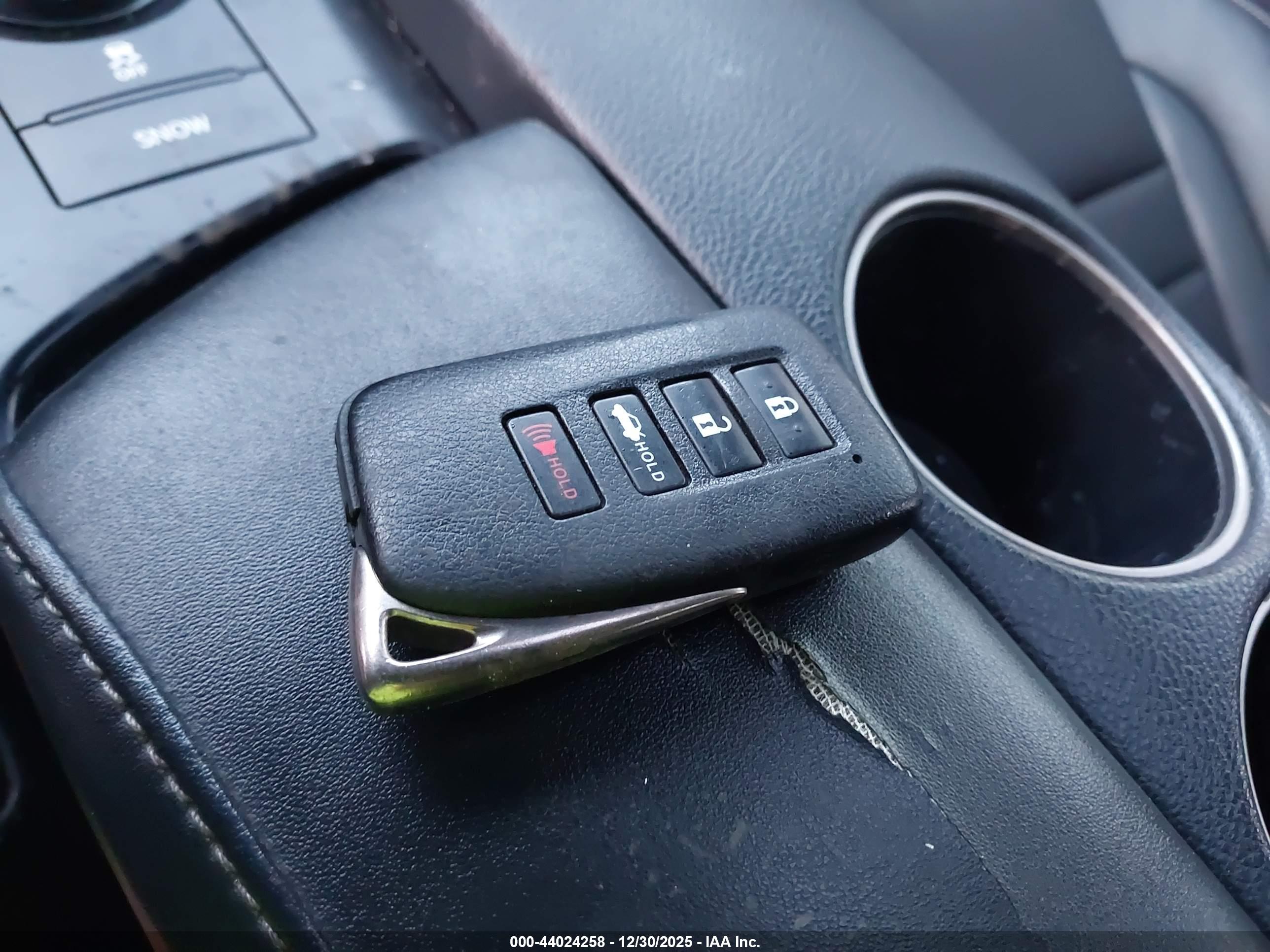 LEXUS IS image 11