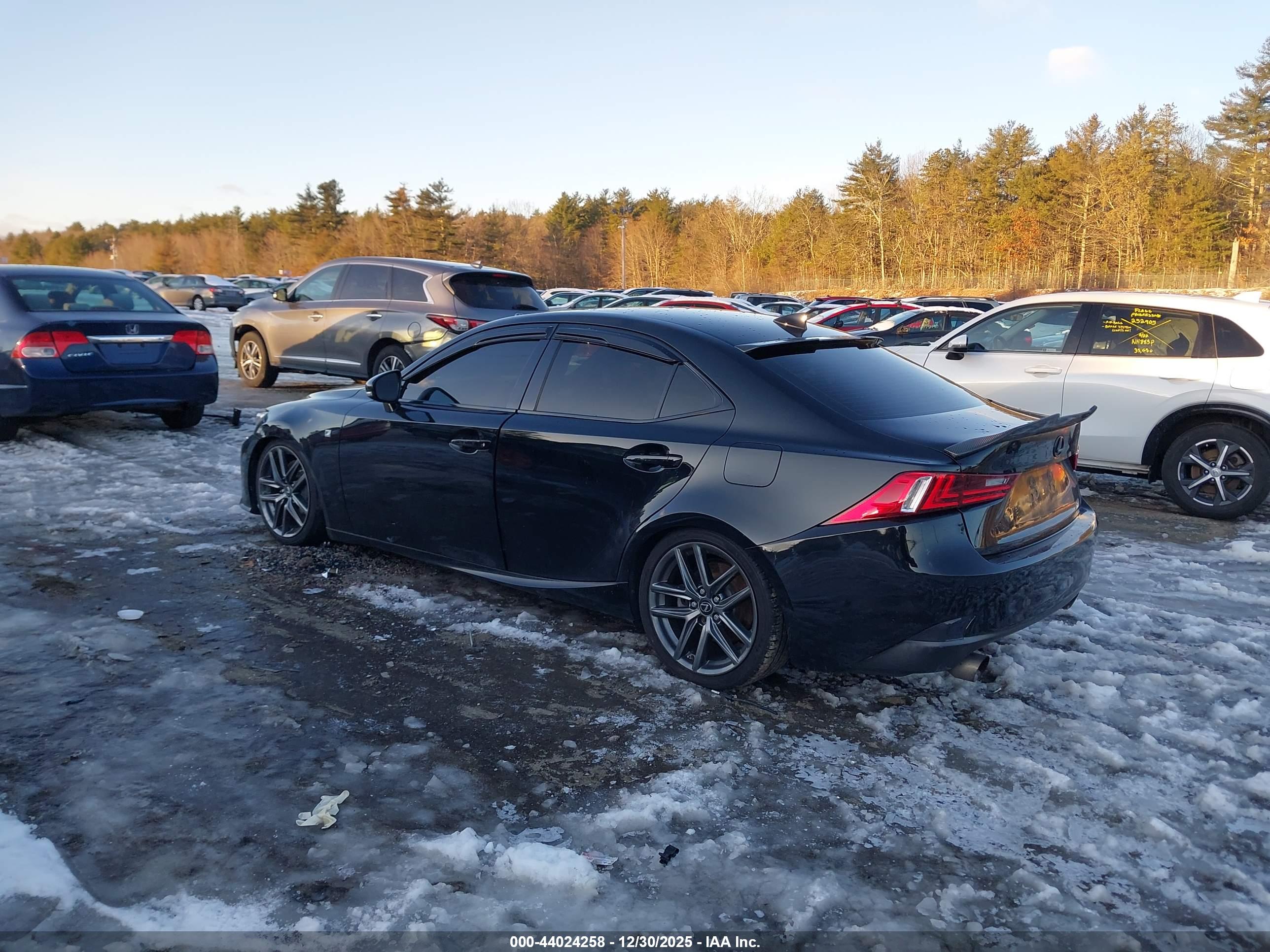 LEXUS IS image 3