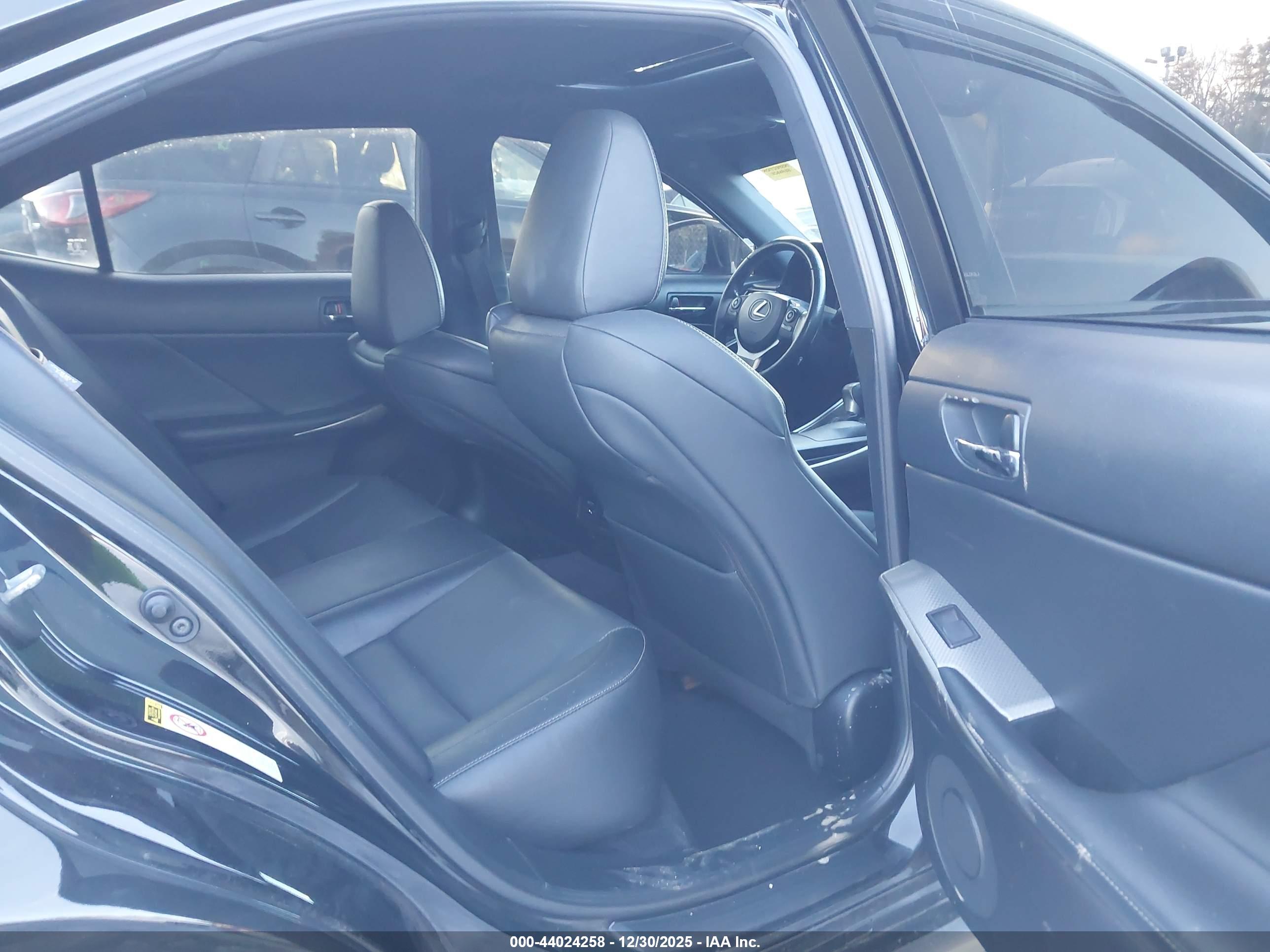 LEXUS IS image 8