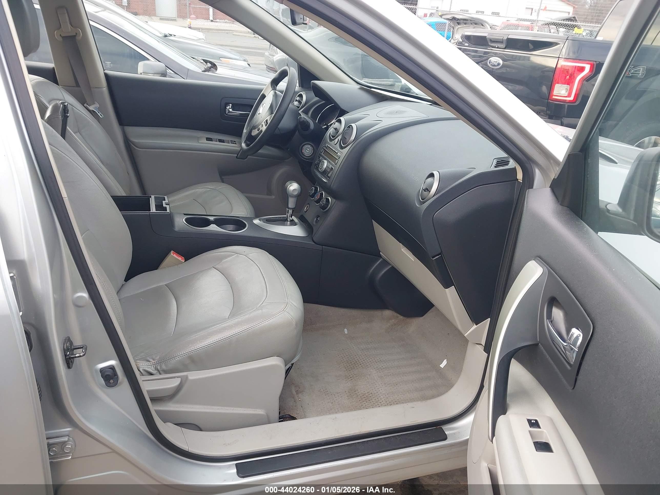 NISSAN ROGUE image 5