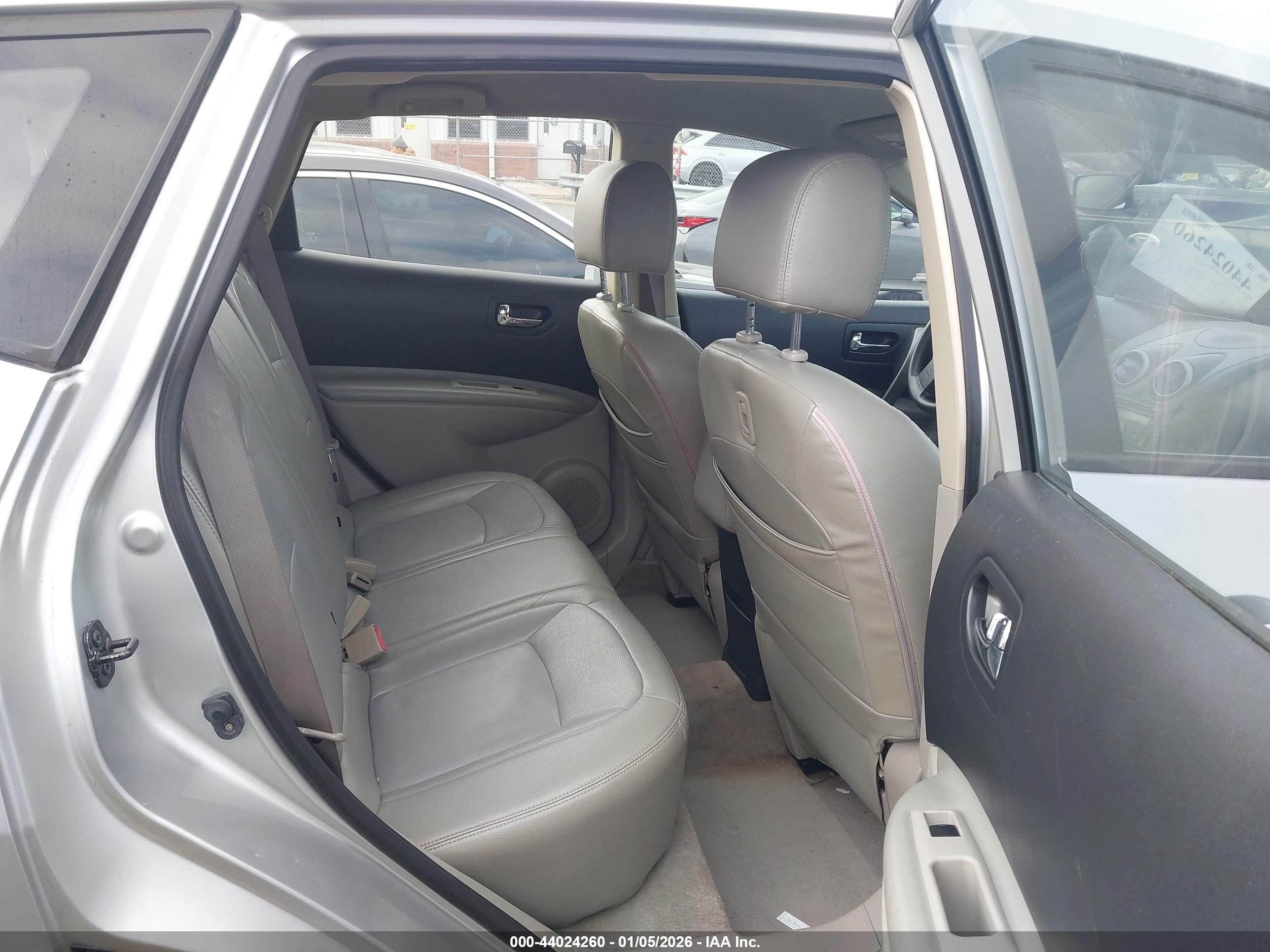NISSAN ROGUE image 8