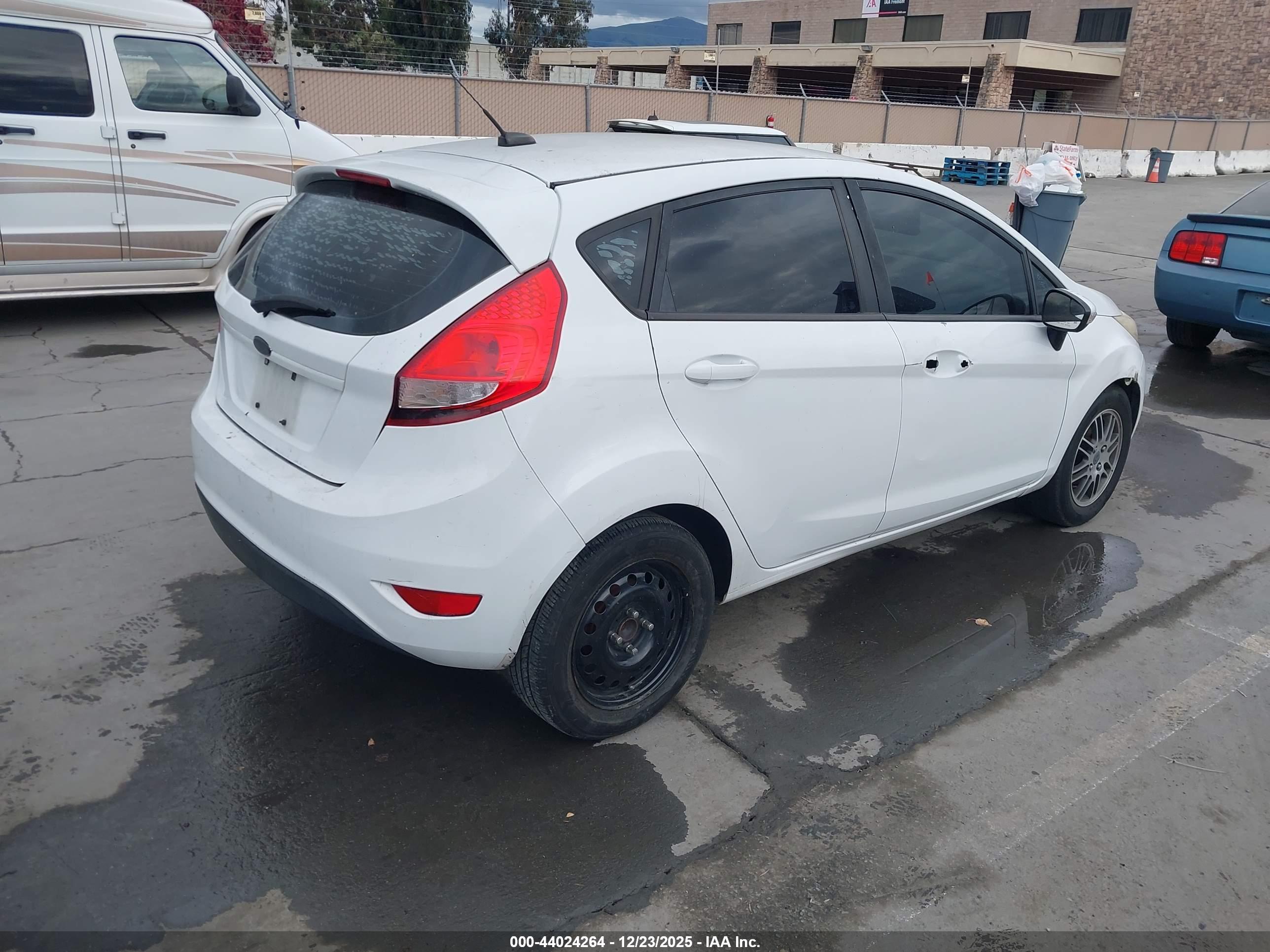 FORD FIESTA image 4