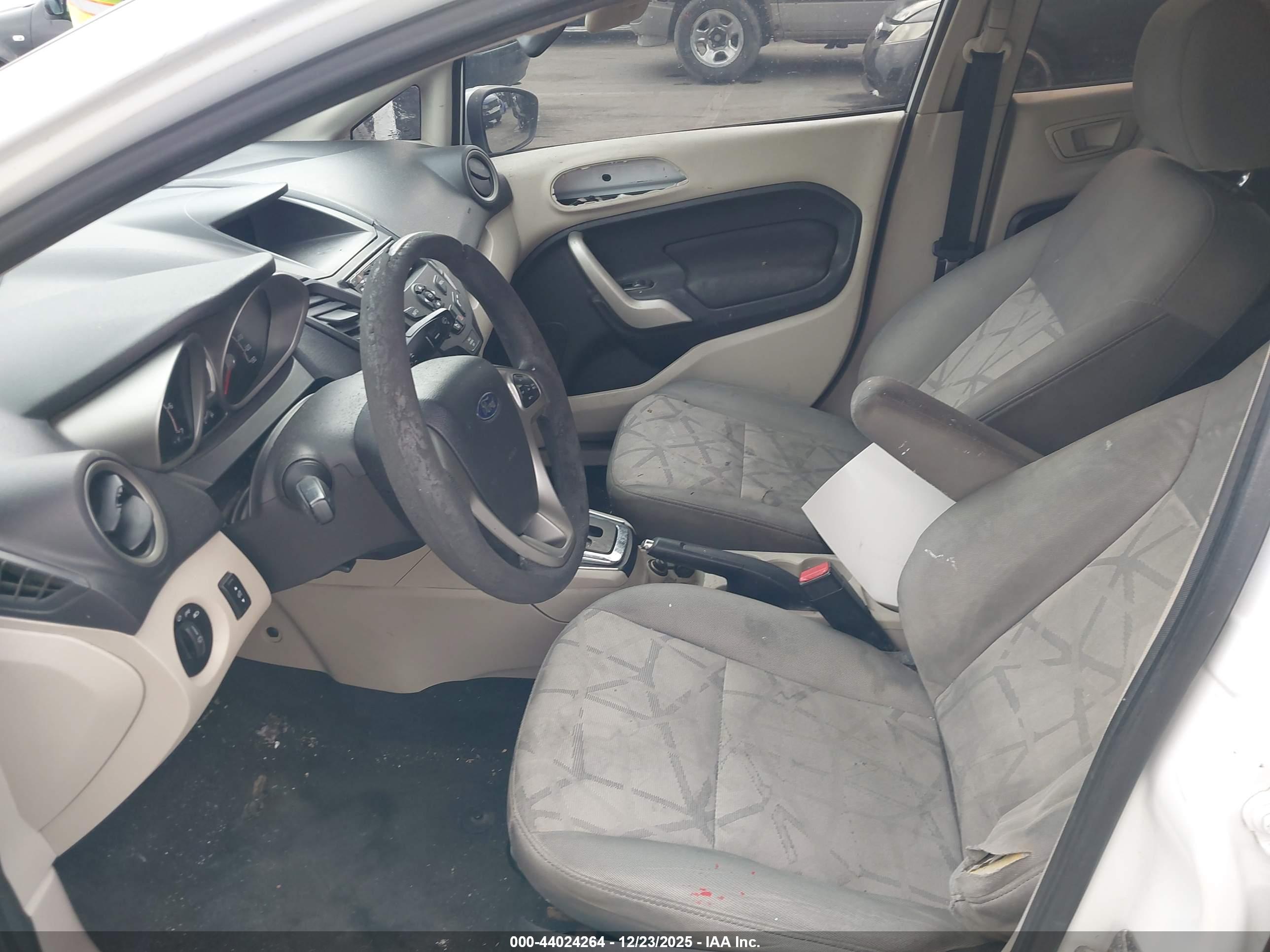 FORD FIESTA image 5