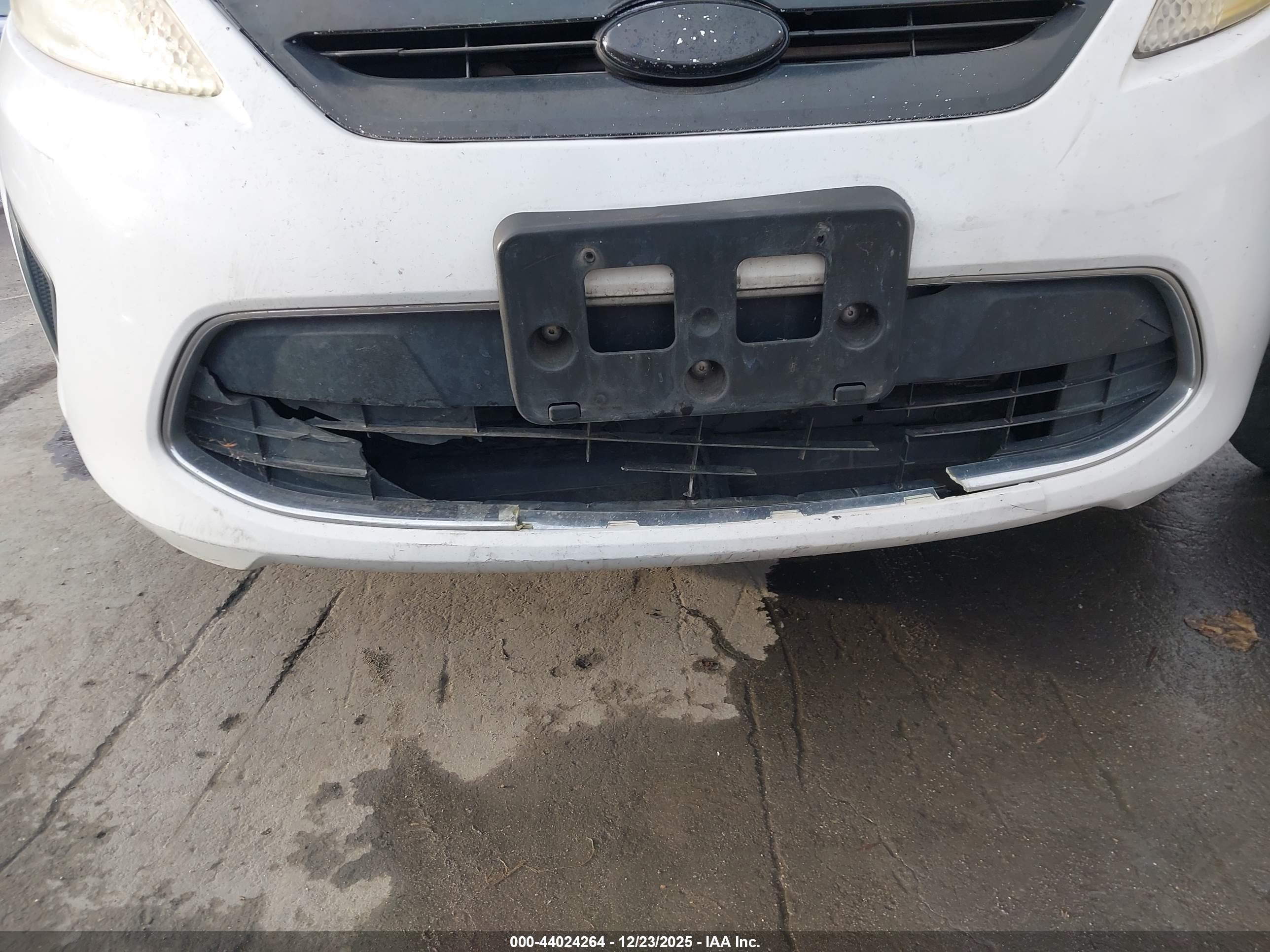 FORD FIESTA image 6